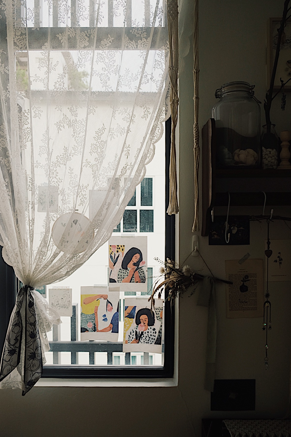 Styling gallery walls filled with memories in our Living Room (+TIPS) - Lush, delicate lace curtains, sheer white, softly
