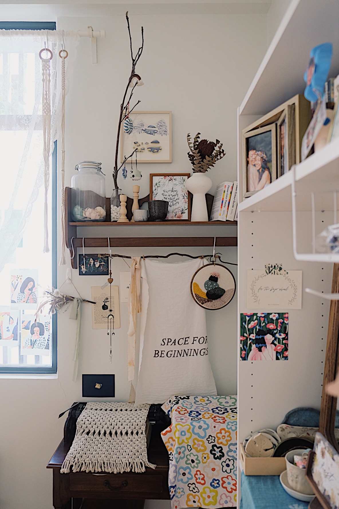 Styling gallery walls filled with memories in our Living Room (+TIPS) - Shelves, decor, artwork, plants, books, framed