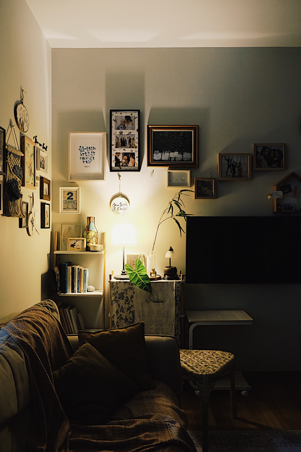 Styling gallery walls filled with memories in our Living Room (+TIPS) - Wall adorned with various framed photos, cozy living