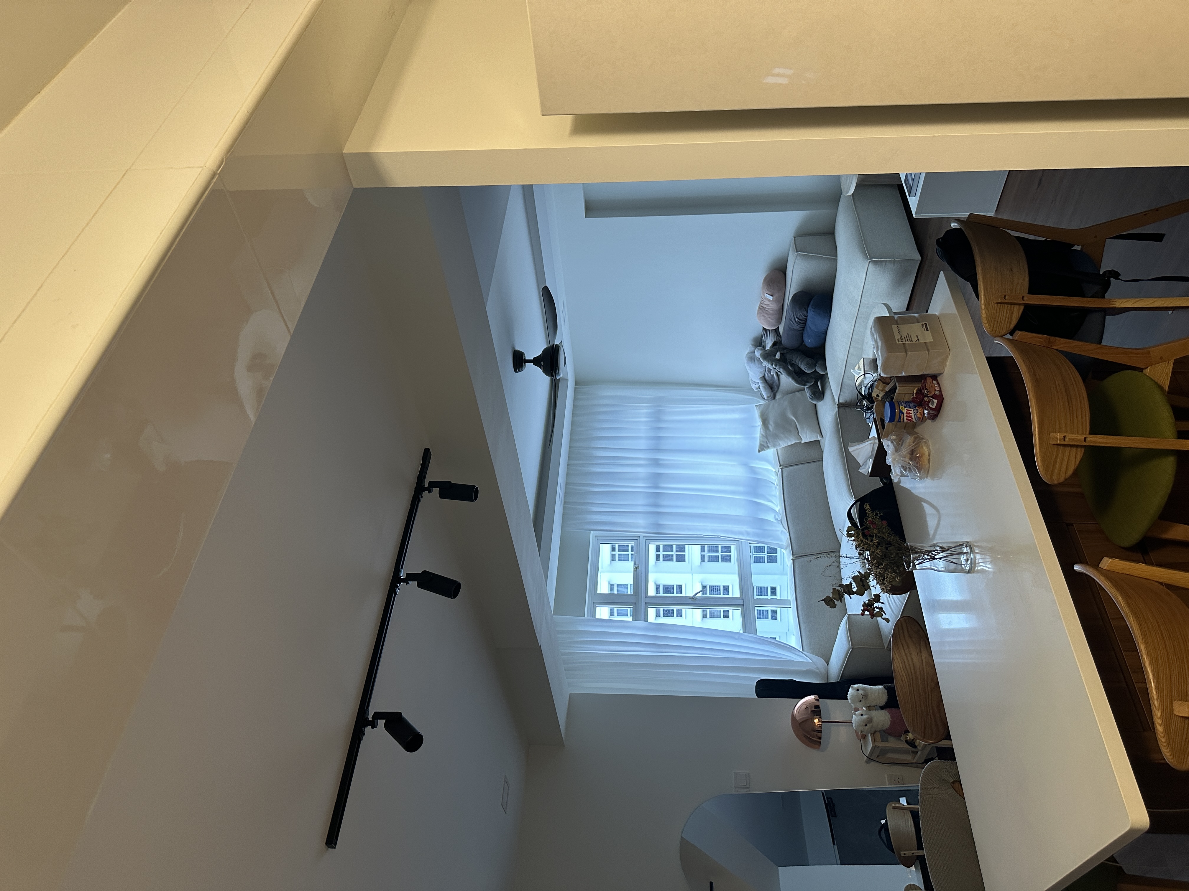 Our oakwood hideaway - unique living room and an open kitchen! - Modern minimalist living room, cozy seating area, large