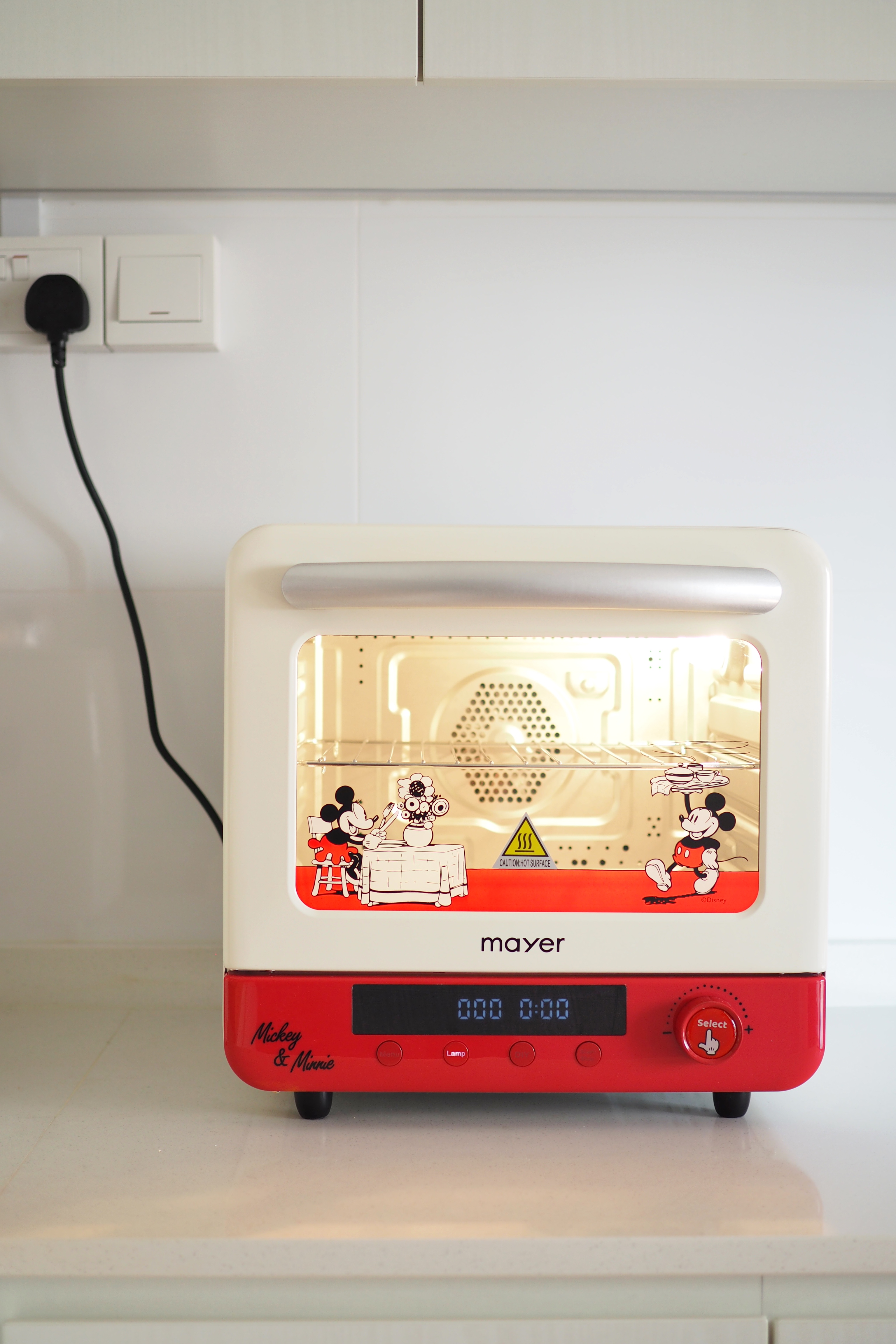 Effortless cooking: Our favourite appliances for quick and easy meals - Mickey & Minnie toaster, white and red design