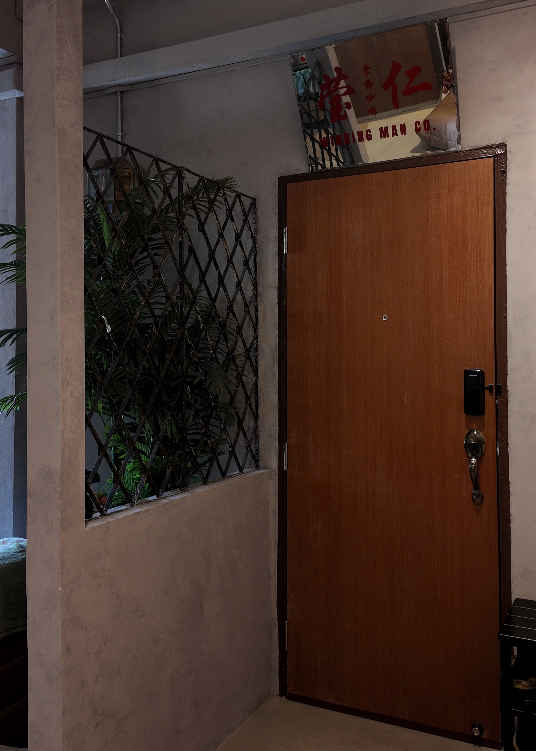 Enter-this-way-folks!