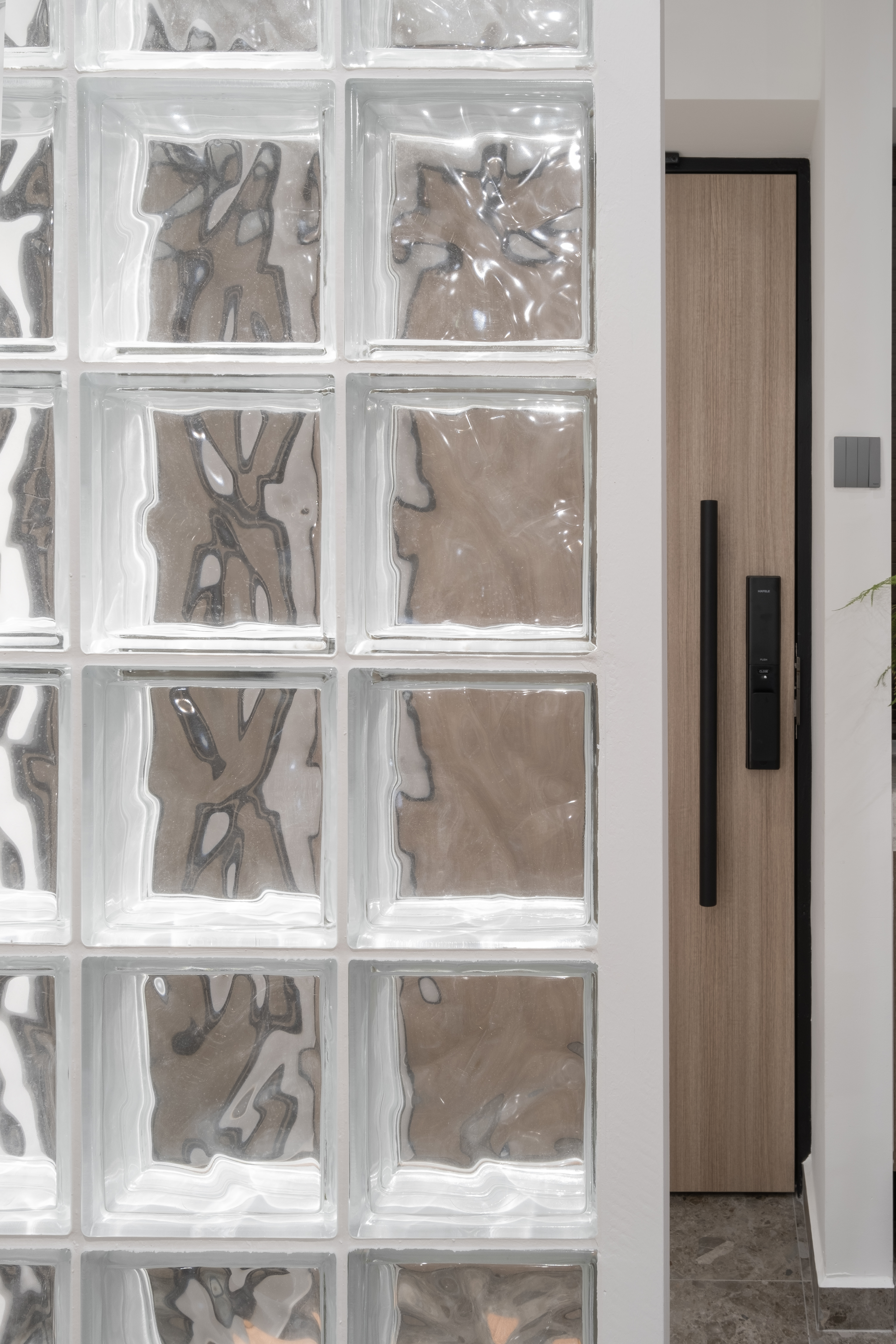 Entryway:-Blending-Retro-Glass-Bricks-with-Modern-Contemporary-Design