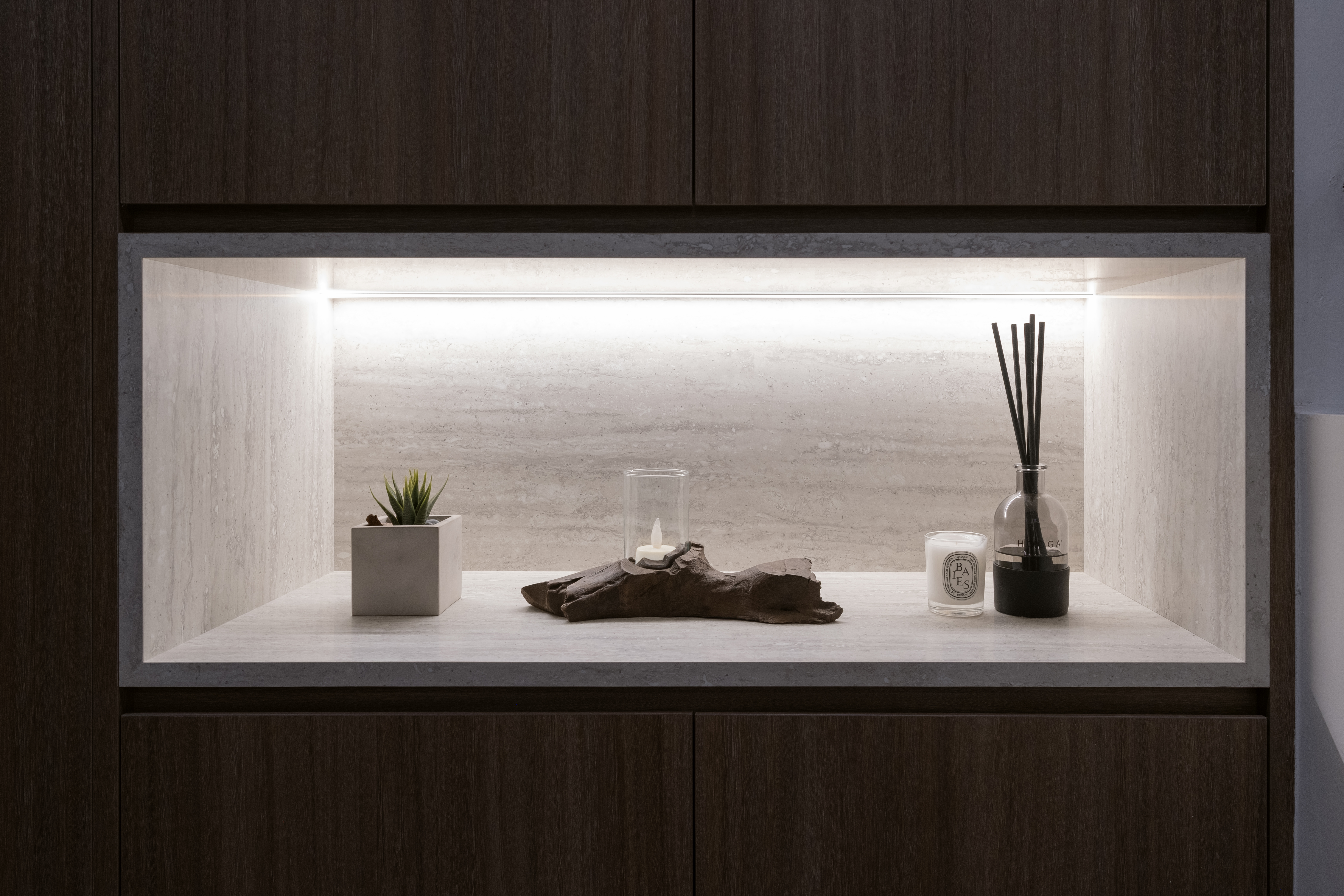 Entryway:-Blending-Retro-Glass-Bricks-with-Modern-Contemporary-Design