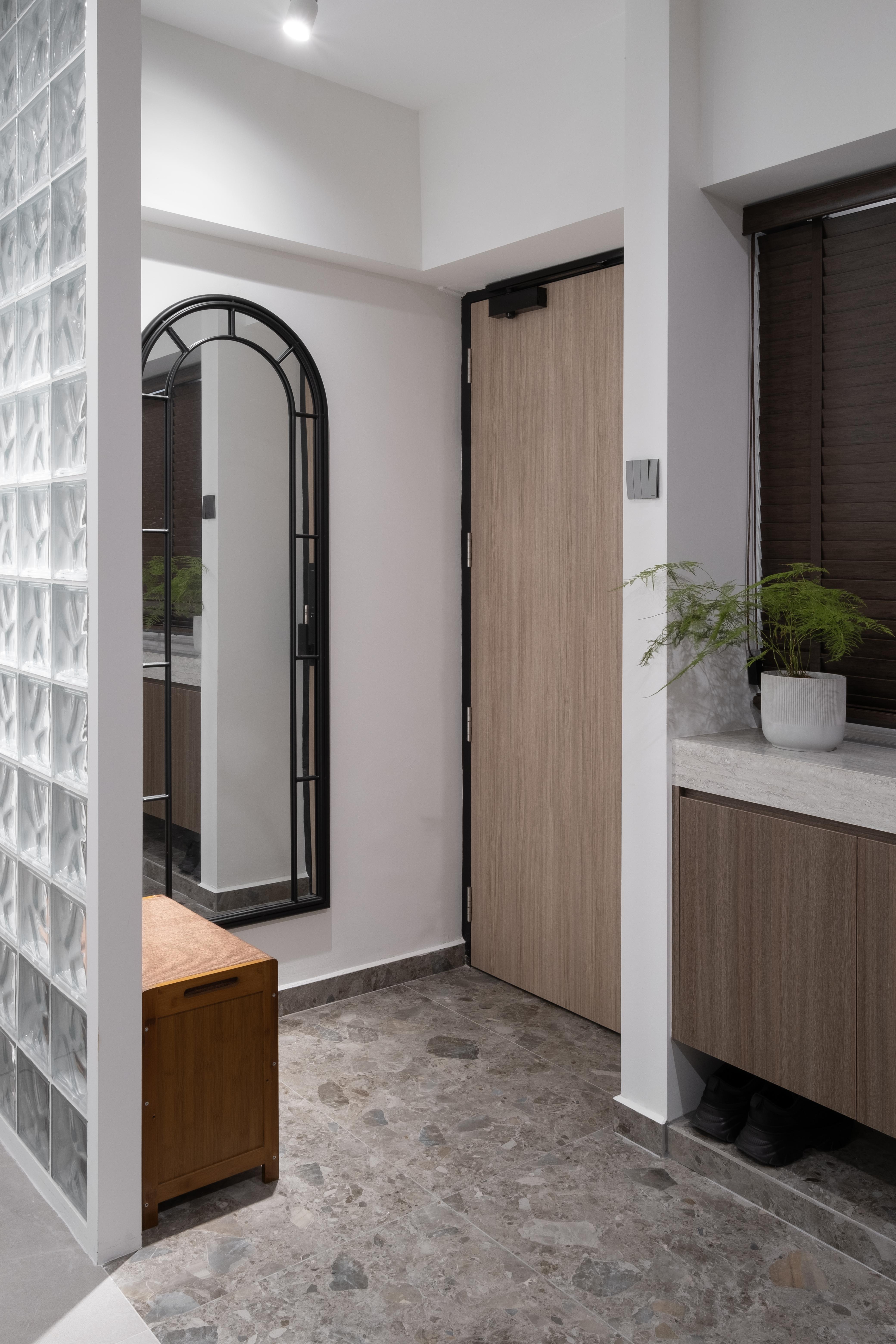 Entryway:-Blending-Retro-Glass-Bricks-with-Modern-Contemporary-Design