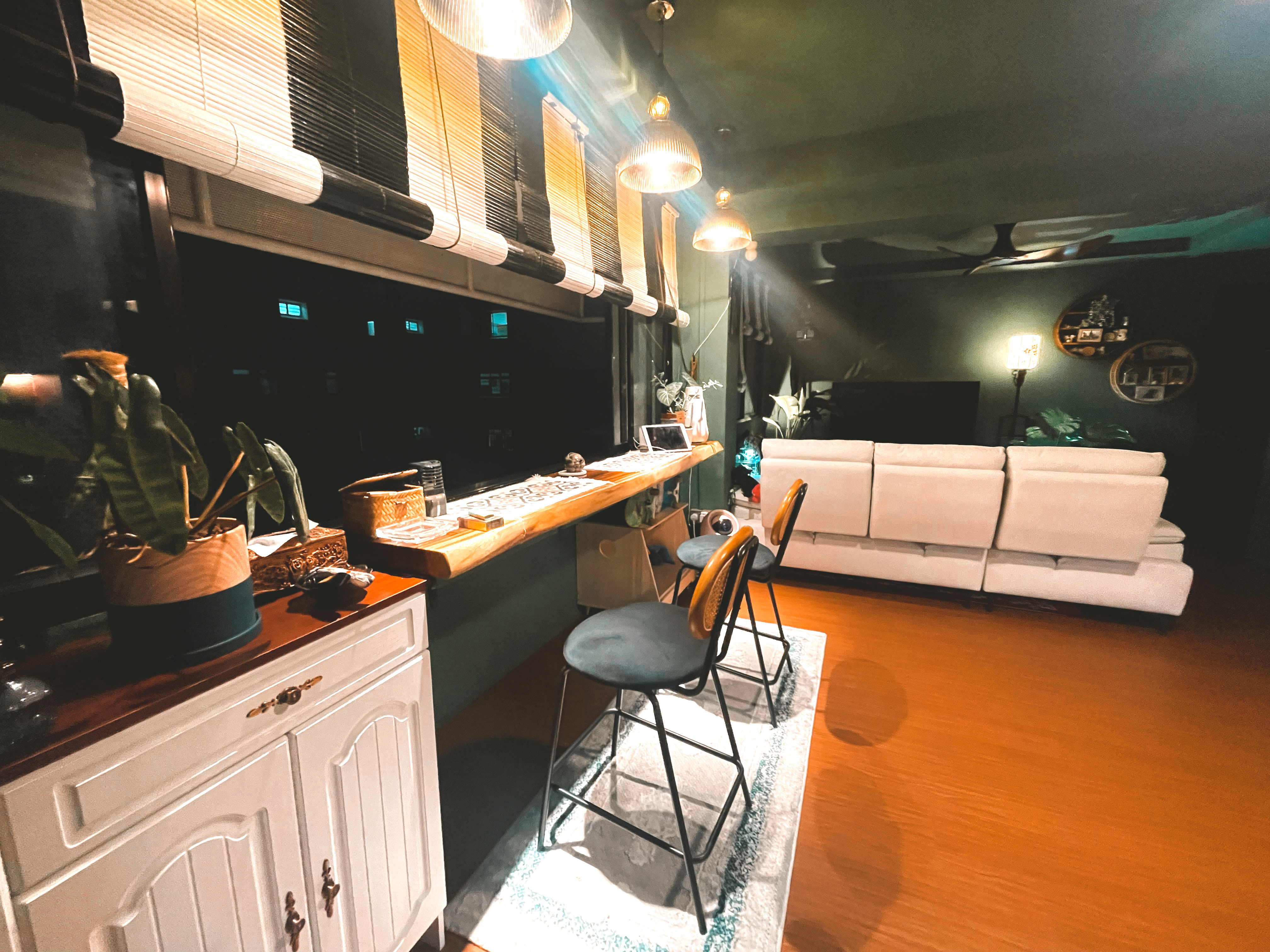 Entryway Meets DIY Balcony: Our Personalized Welcome Space - Modern living room, cozy atmosphere, warm lighting, wooden