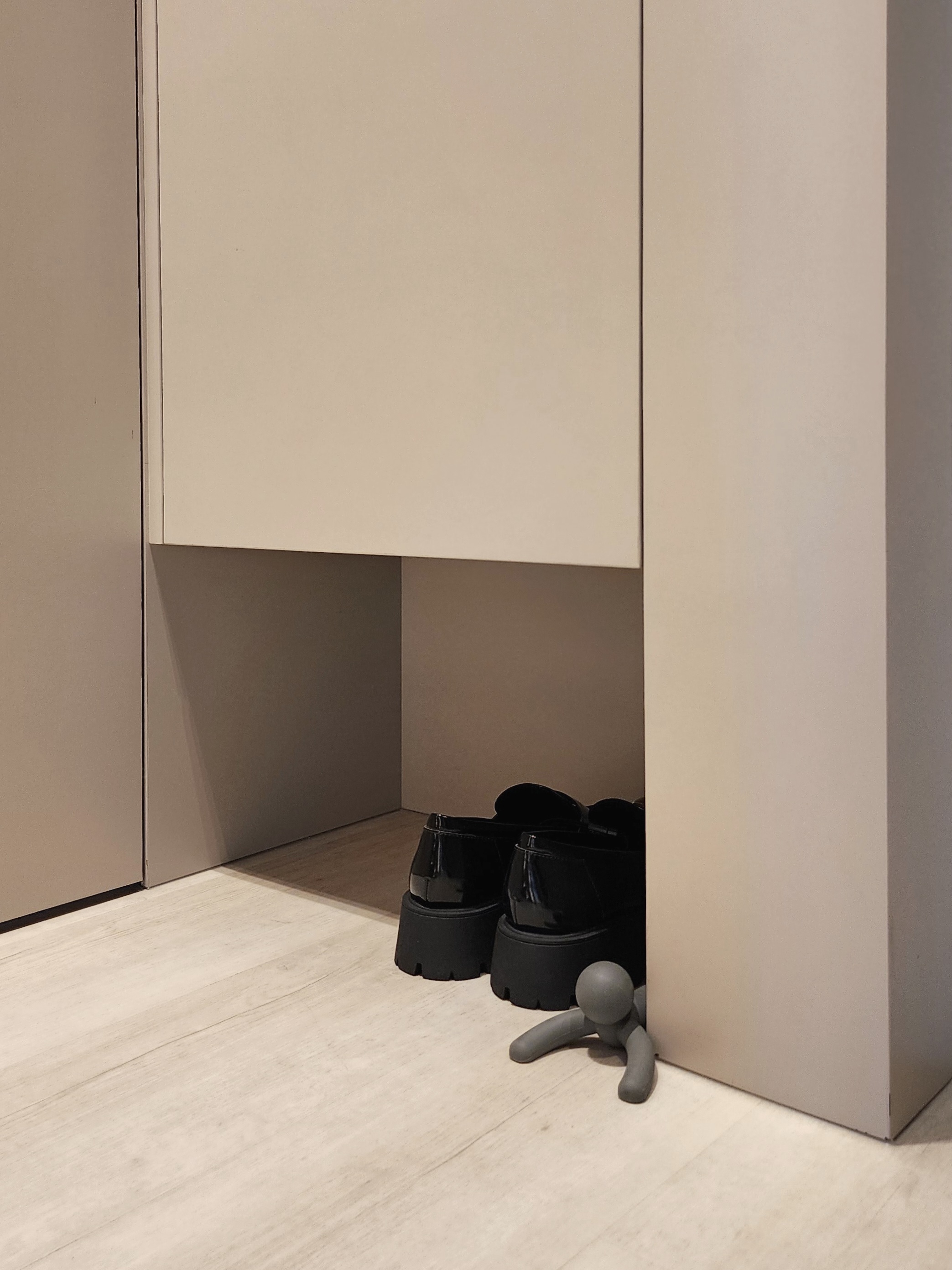 Our Entryway: See How We Utilise Narrow Spaces. Feat. A Dance Corner - Cabinets, minimalist design, modern kitchen, sleek