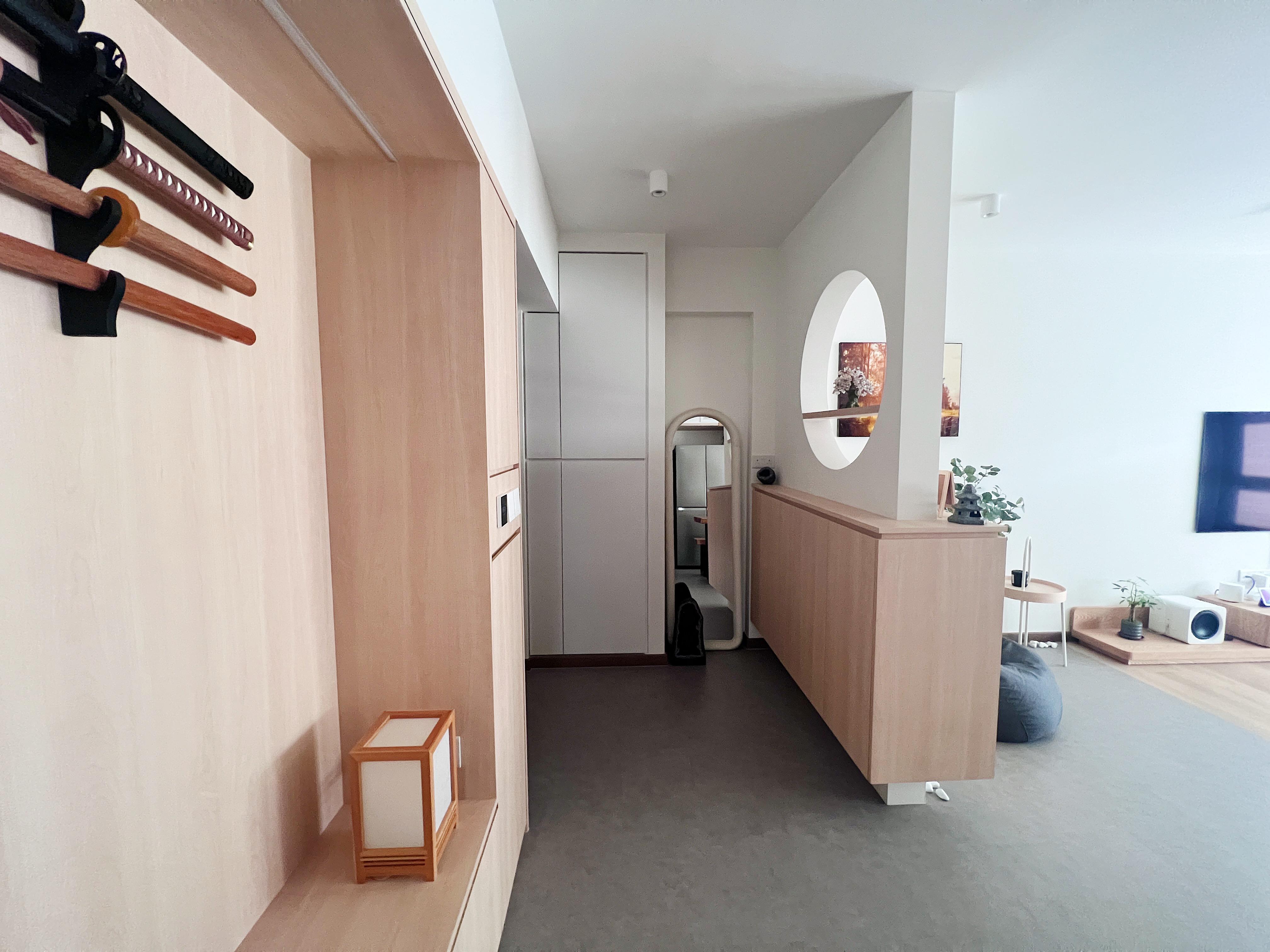 A simple & functional entryway with built in settee - Wooden wall-mounted swords, minimalist interior, modern decor, light