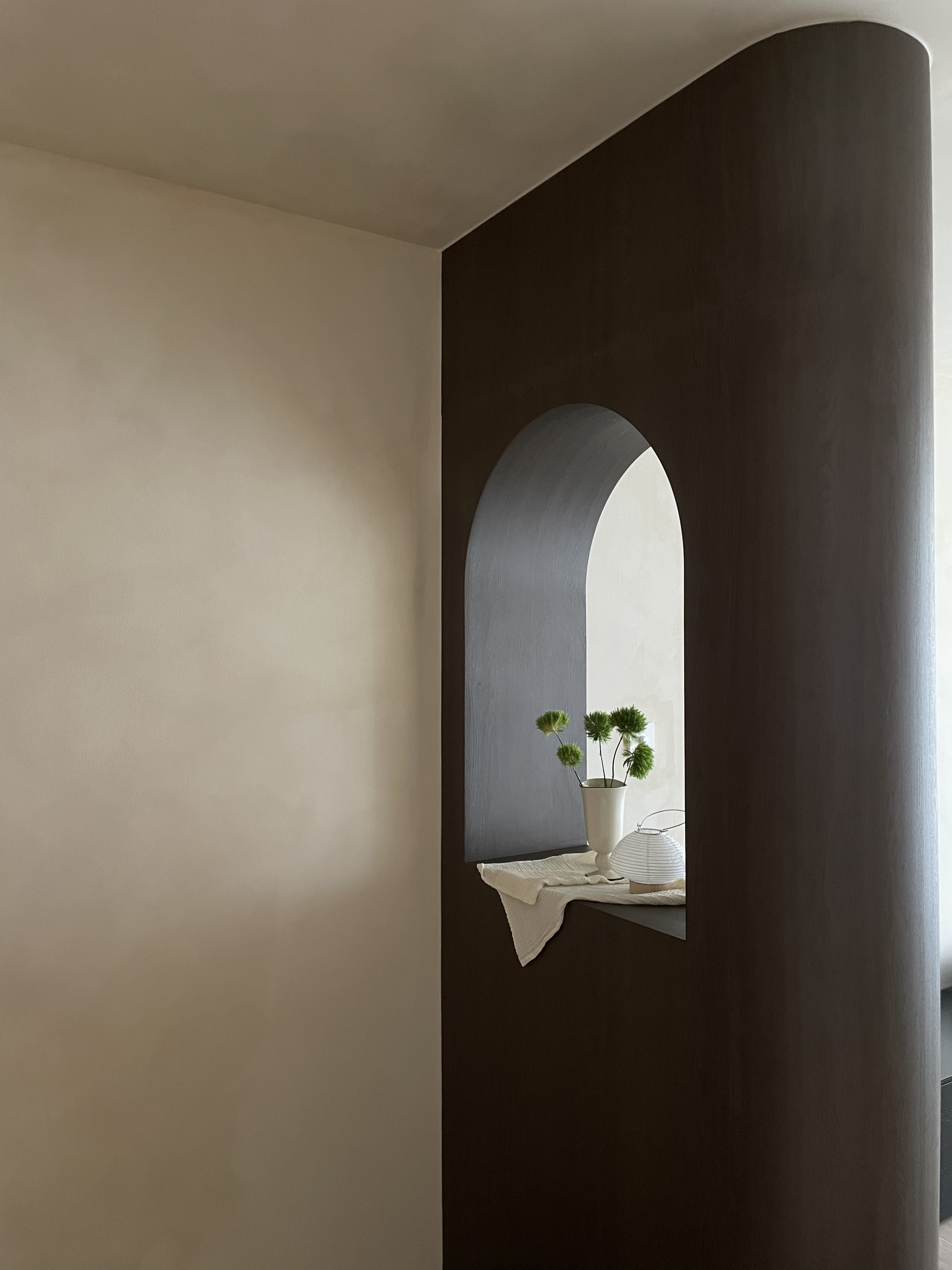 Entryway:-Curves-and-Arches-in-Our-Full-Height-Partition
