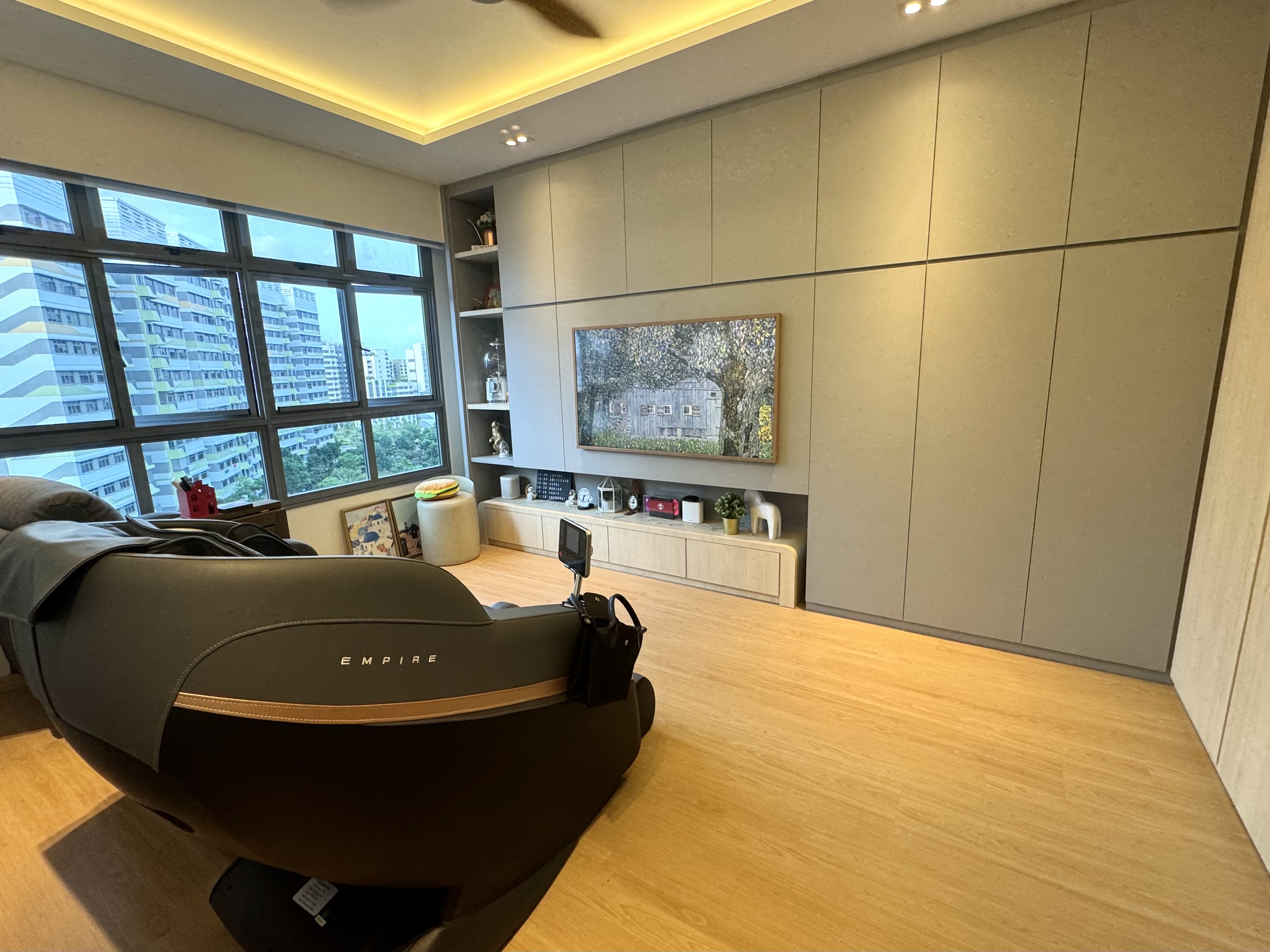 Peek-A-Boo Spaces to Maximise 93sqm - Modern living room, spacious room, large windows, city view, indoor garden, cozy