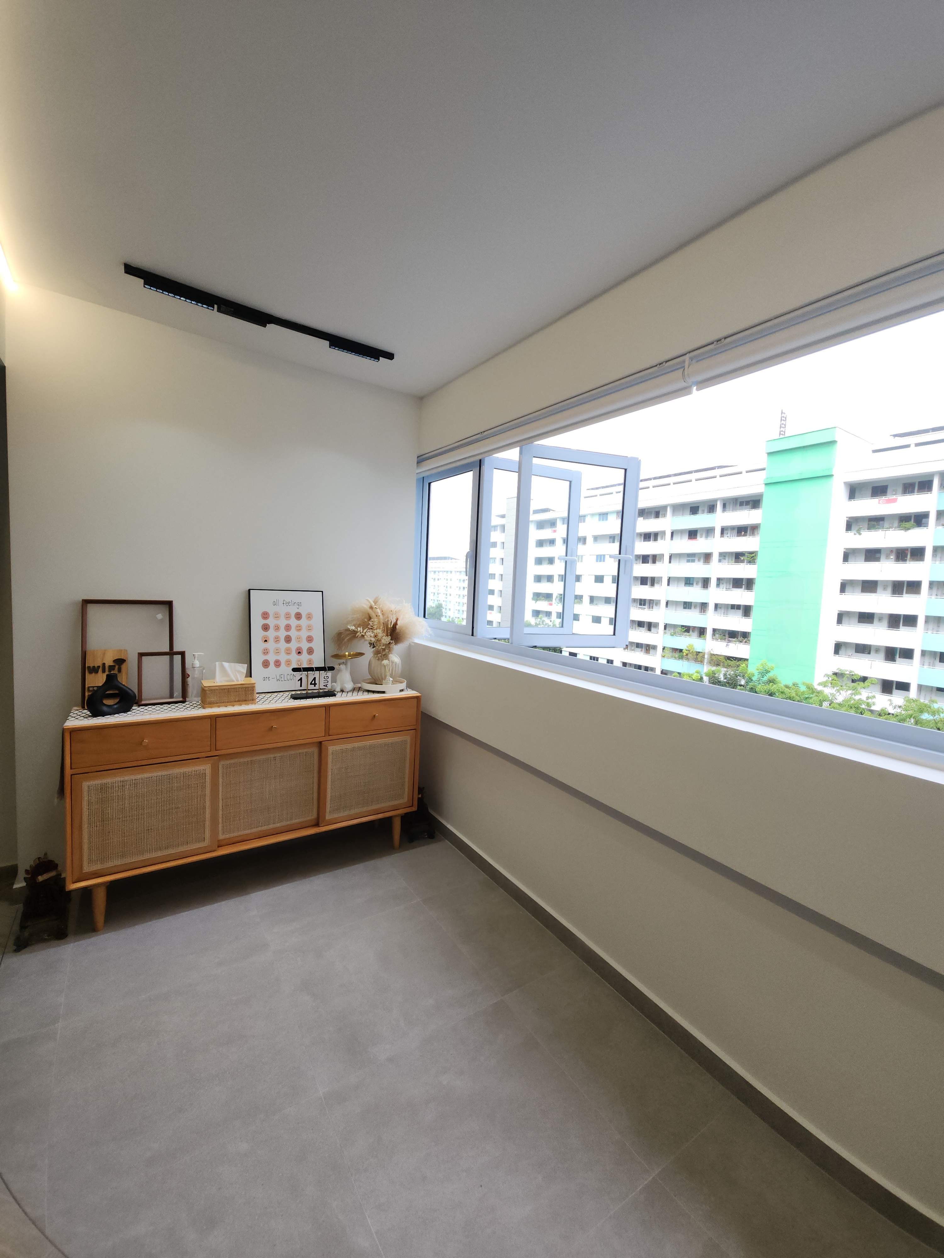 No-build-ins-for-our-Entryway