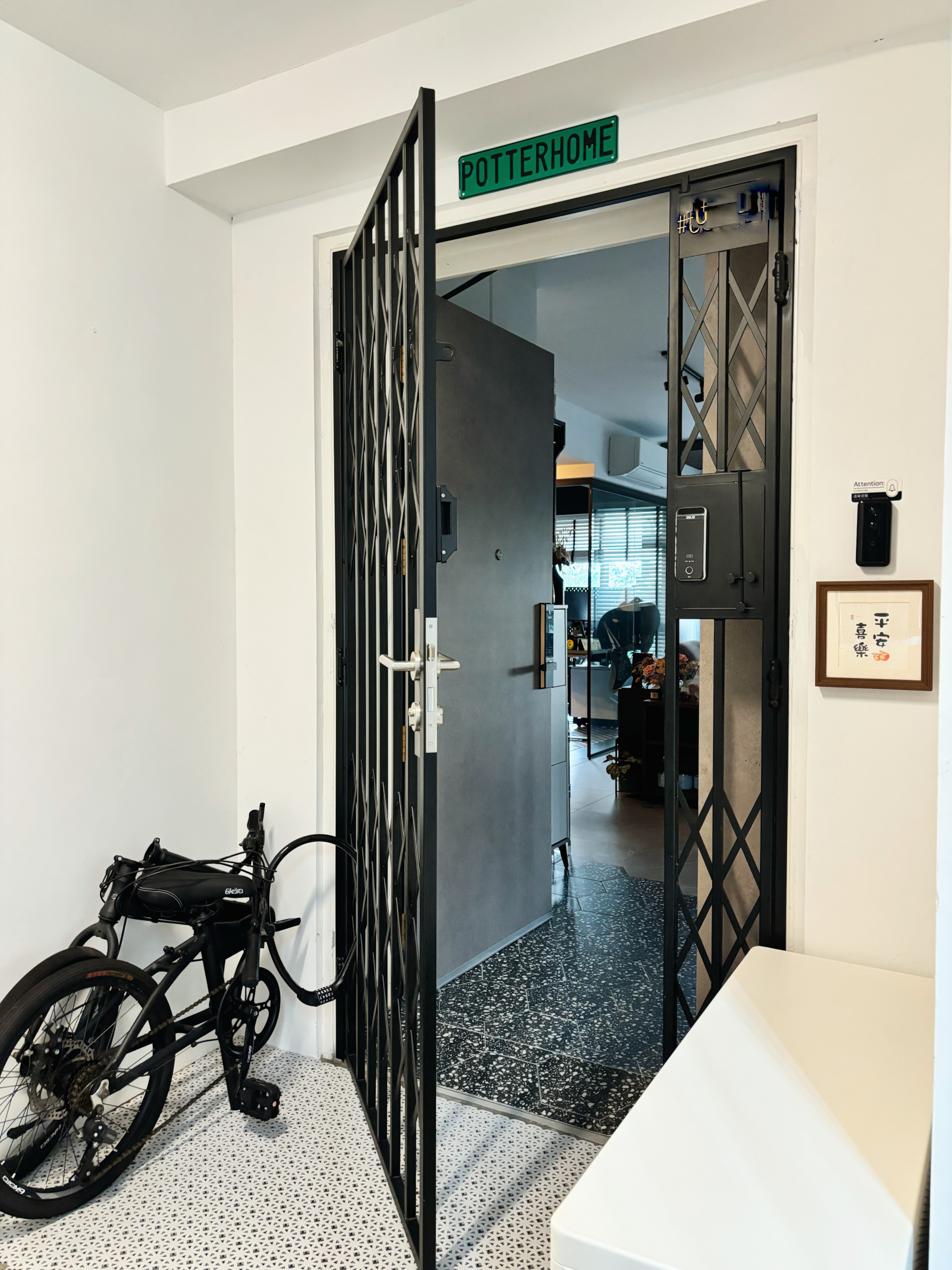 Knock-Knock!-Who’s-There?-Potterhome’s-Welcoming-Entryway