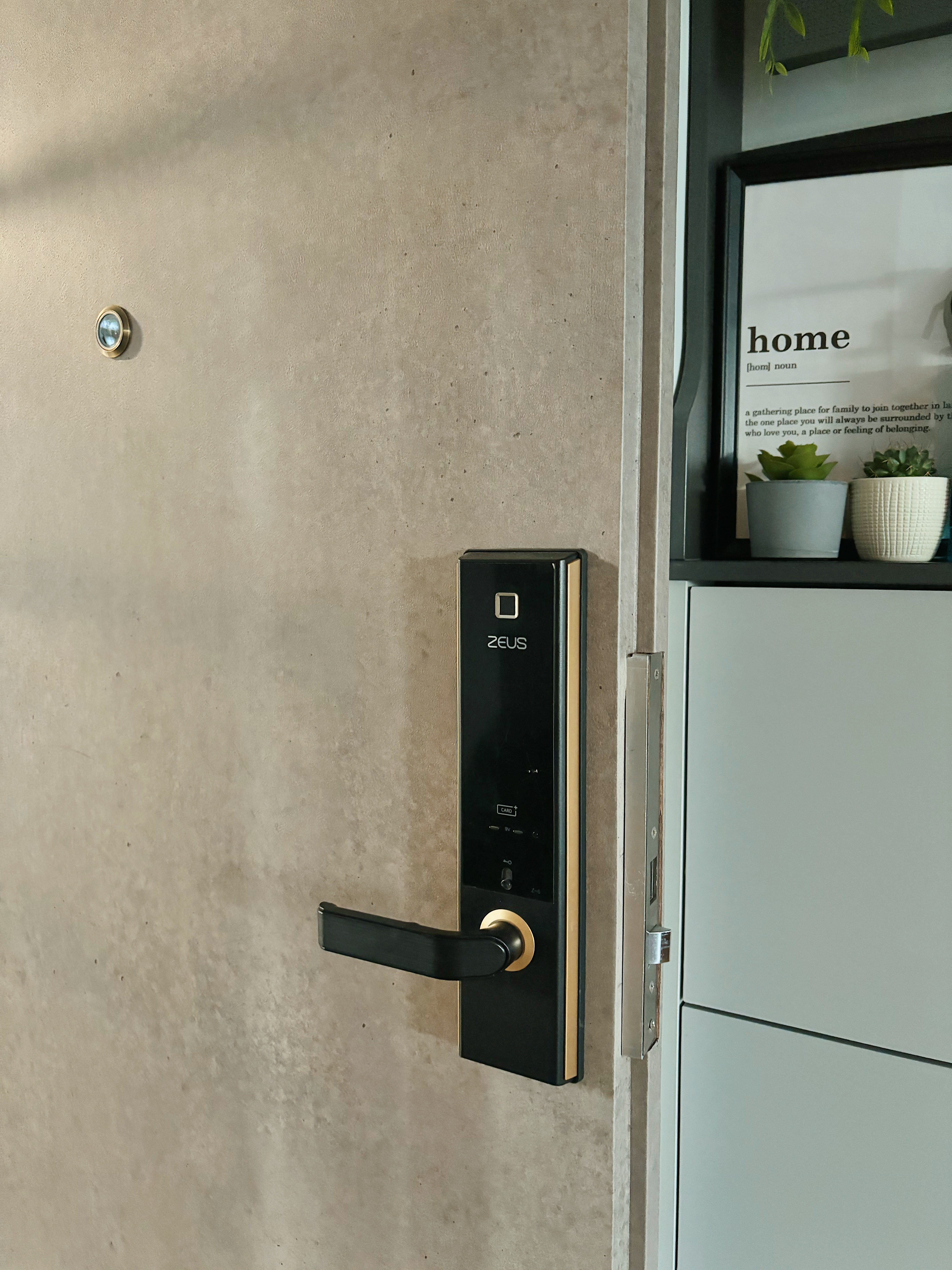 Knock-Knock!-Who’s-There?-Potterhome’s-Welcoming-Entryway