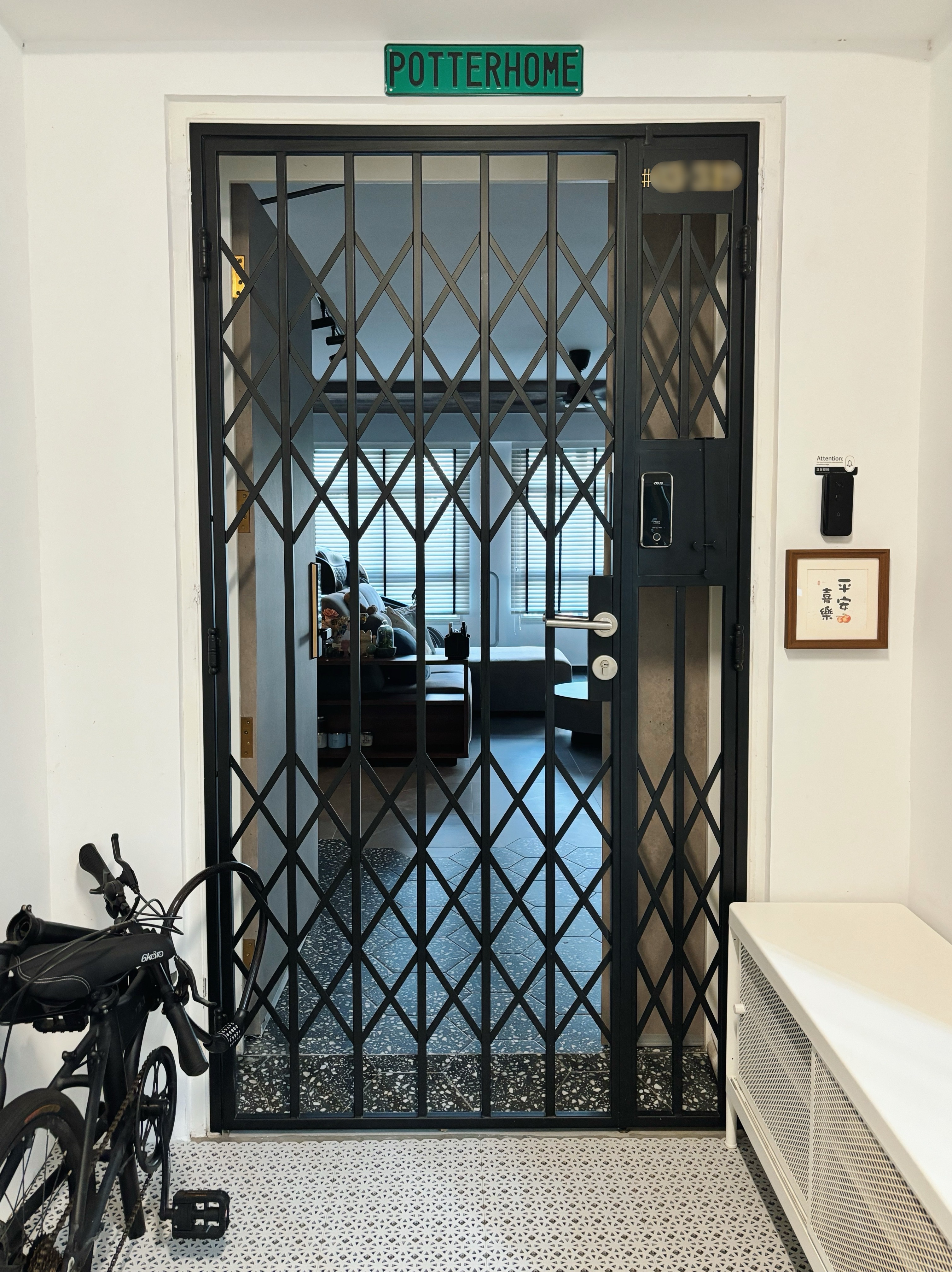 Knock-Knock!-Who’s-There?-Potterhome’s-Welcoming-Entryway