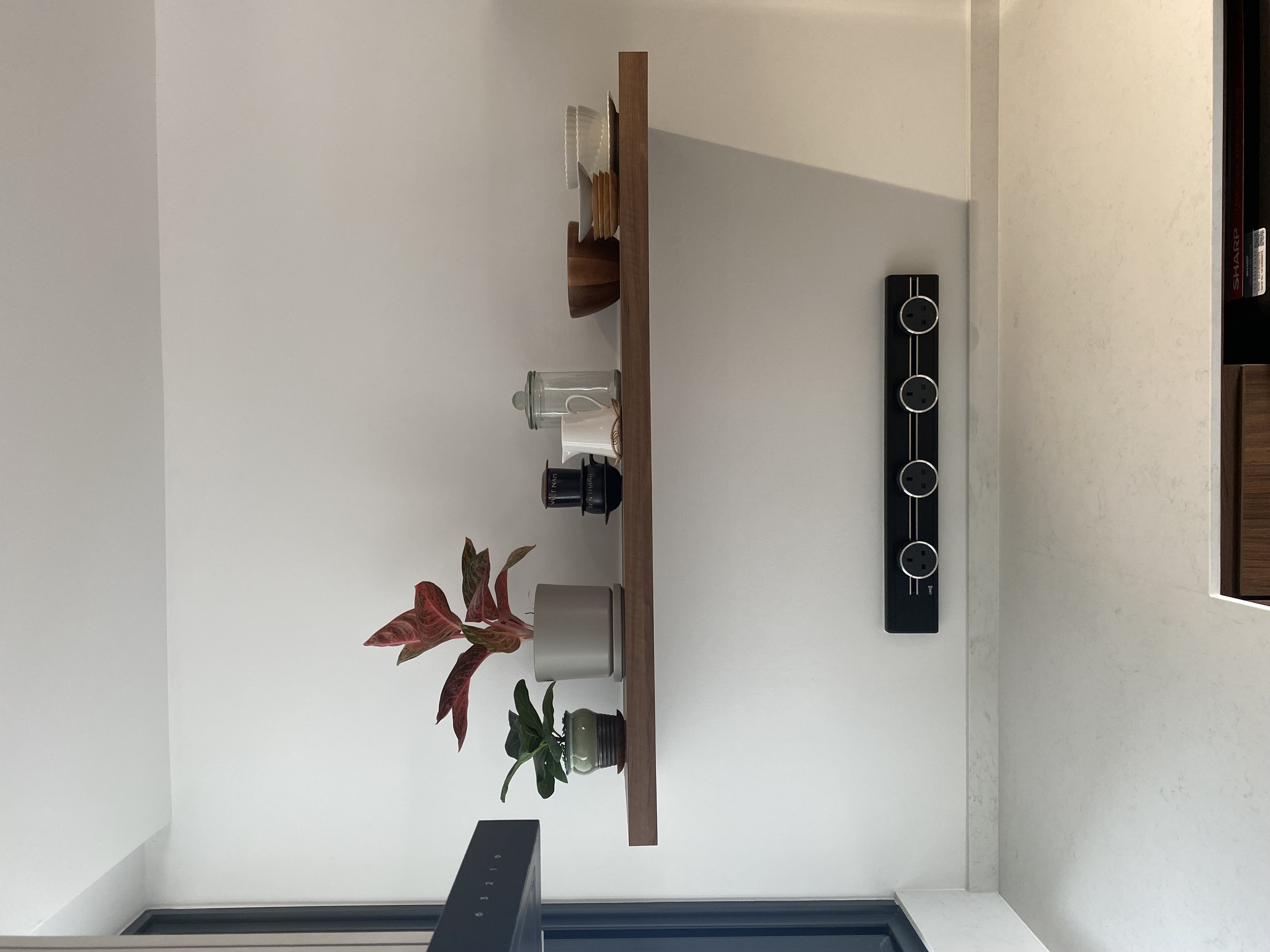 Minimalist-kitchen-design-with-maximalist-kitchenware-&-appliances