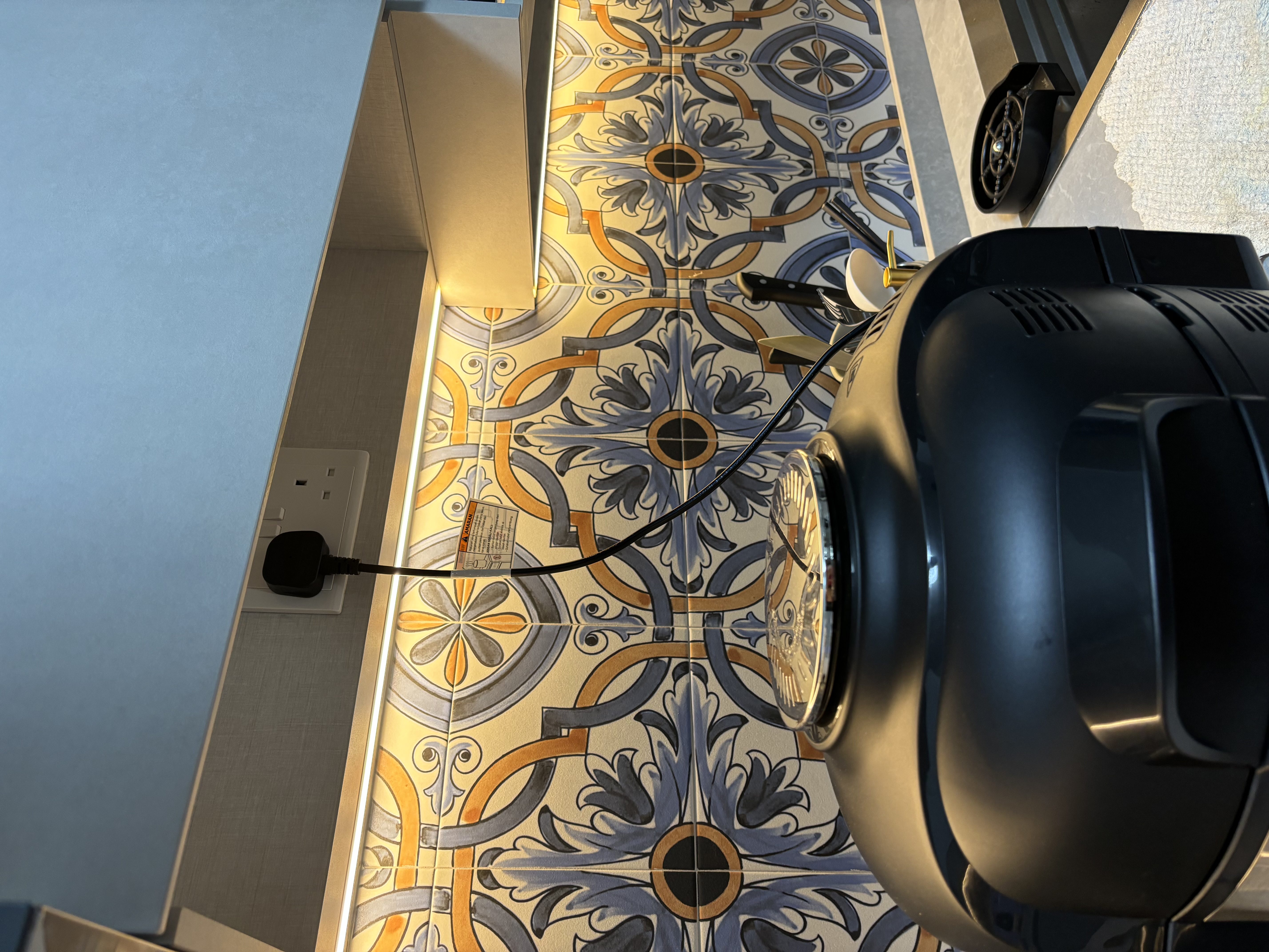 Small tiles for backsplash?! Inside a modern Spanish style kitchen - Elegant, patterned tile wall with intricate floral