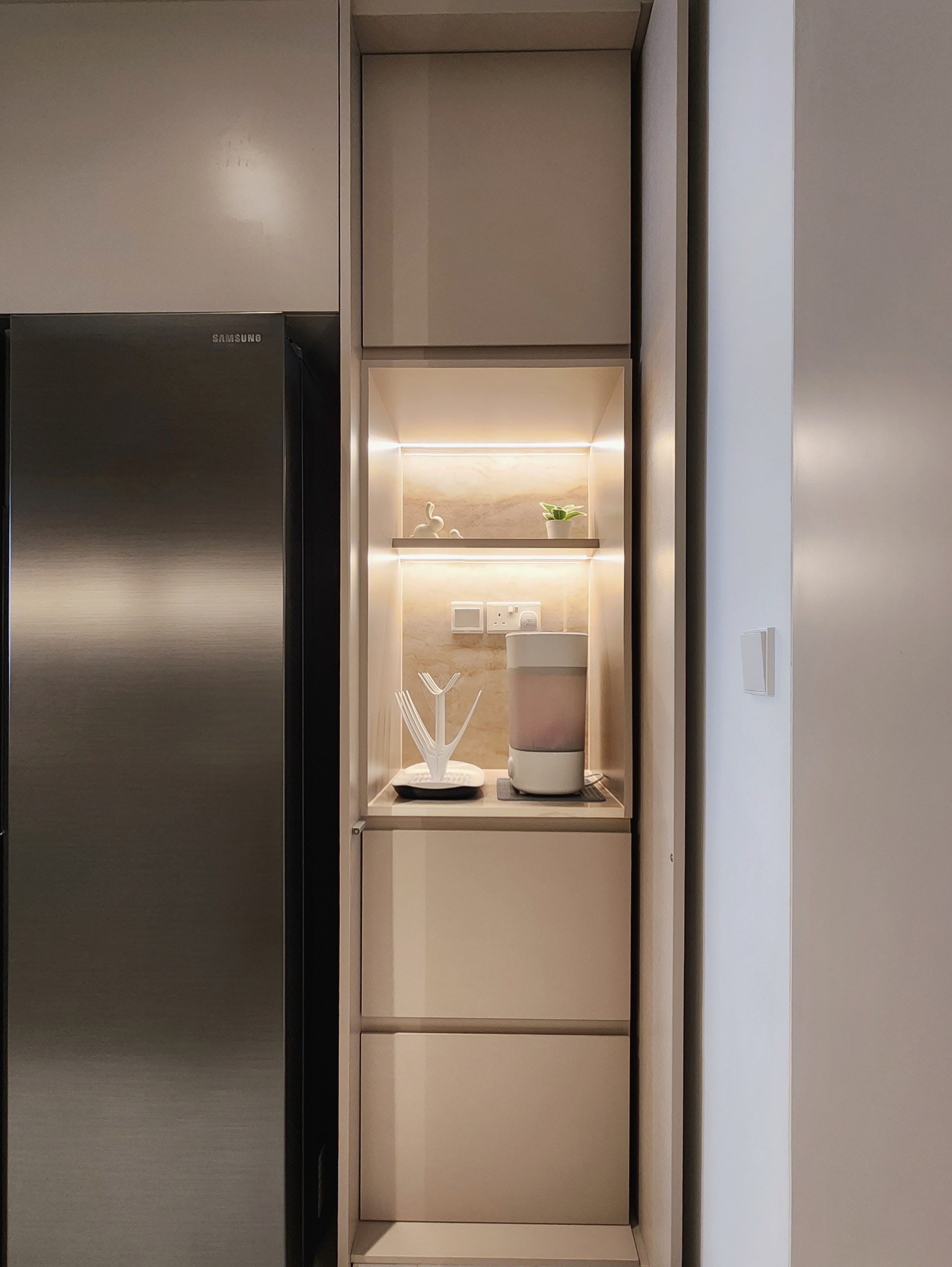 Our Kitchen: How We've Grown To Love Our Closed-Concept Kitchen - Smart refrigerator, sleek design, illuminated shelves