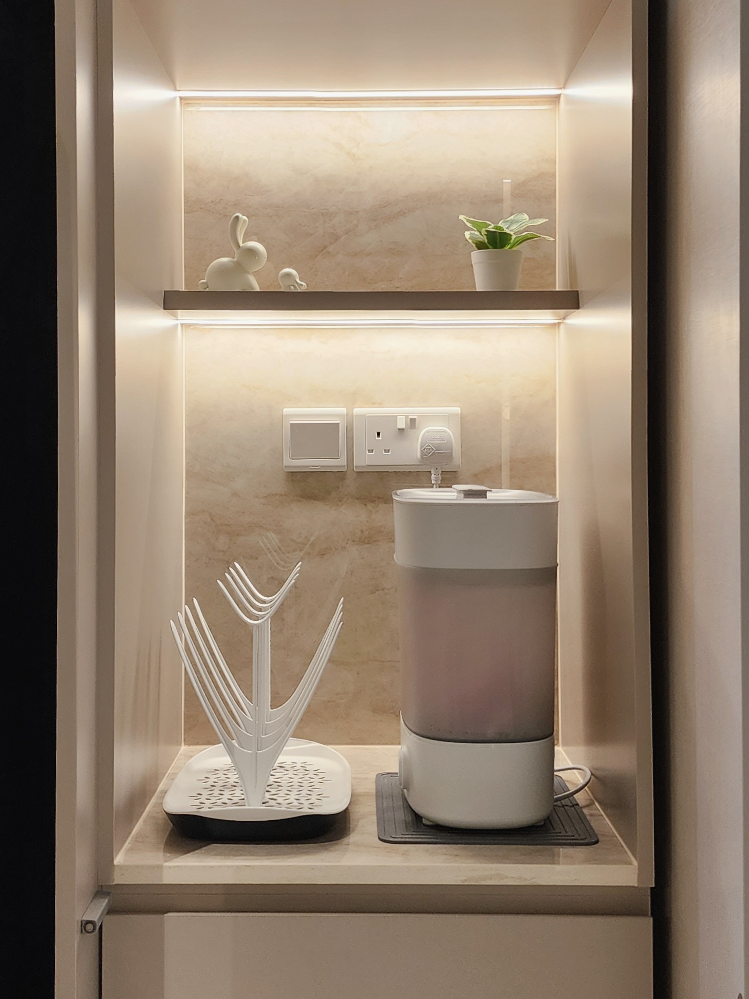 Our Kitchen: How We've Grown To Love Our Closed-Concept Kitchen - smart home, modern kitchen, illuminated shelf, minimalist