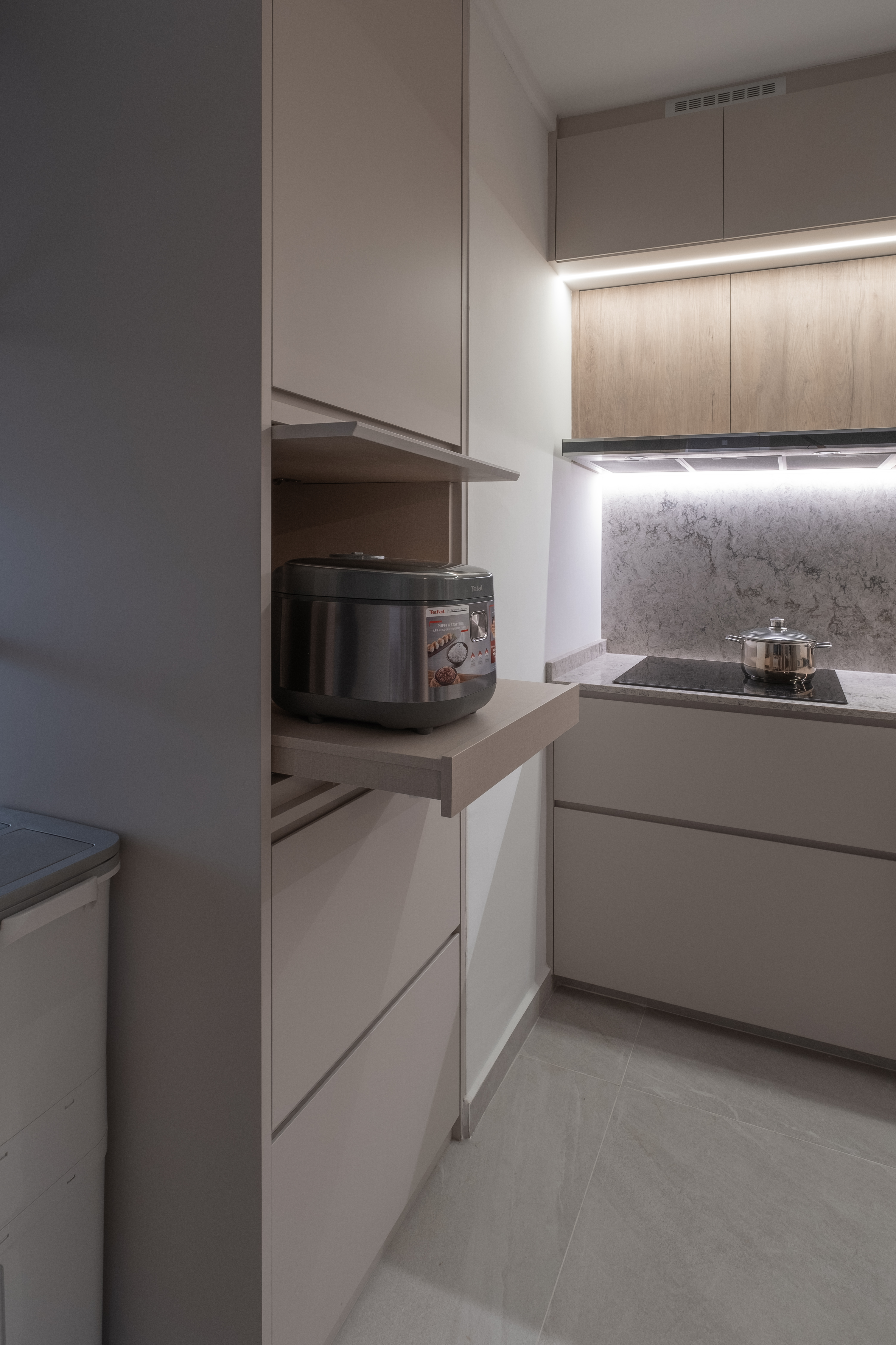 Sleek Open Concept Kitchen: Warm Tones with Minimalist Elegance - Modern kitchen with sleek cabinets, stainless steel