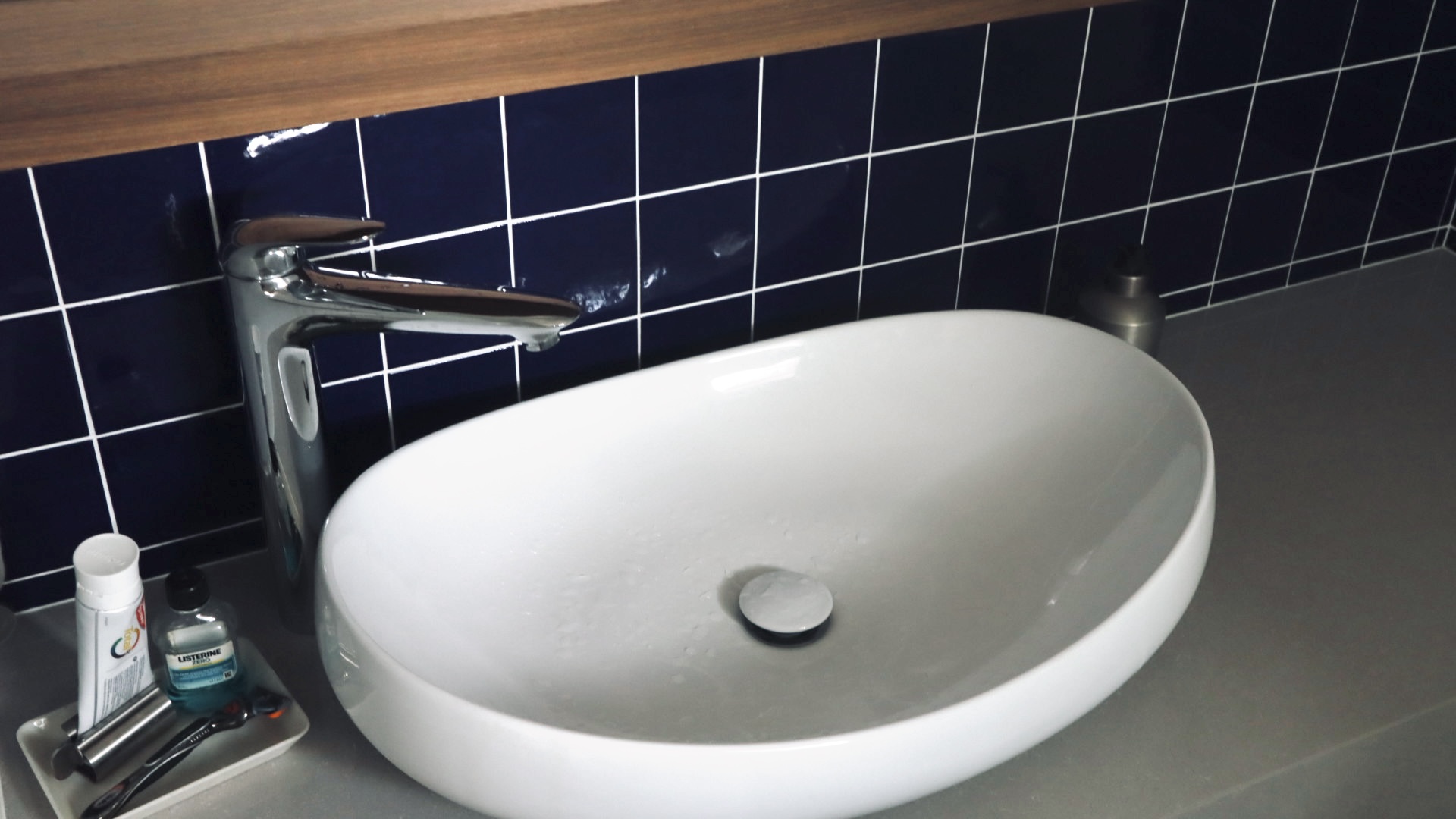 dual-colour-concepts-of-throne-worthy-bathroom!