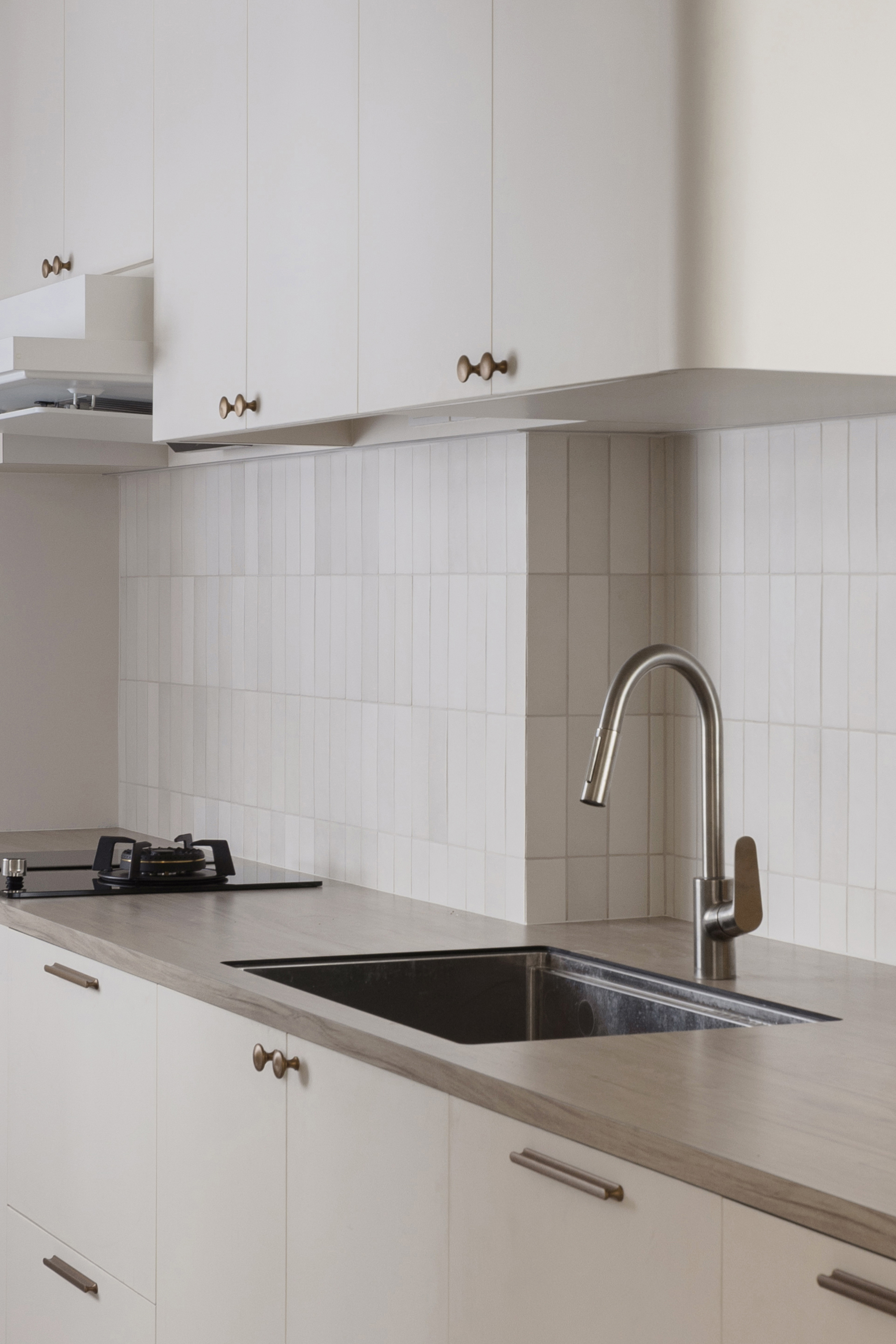 Our Kitchen: Soft Palettes and Clean Designs - White kitchen cabinets, minimalist design, modern kitchen, sleek countertop