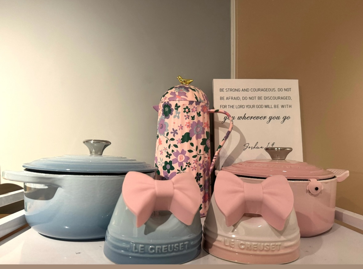 Home Decor: Repurpose & Display of Household Items - Floral teapots in pastel colors, decorative kitchenware set, "Le