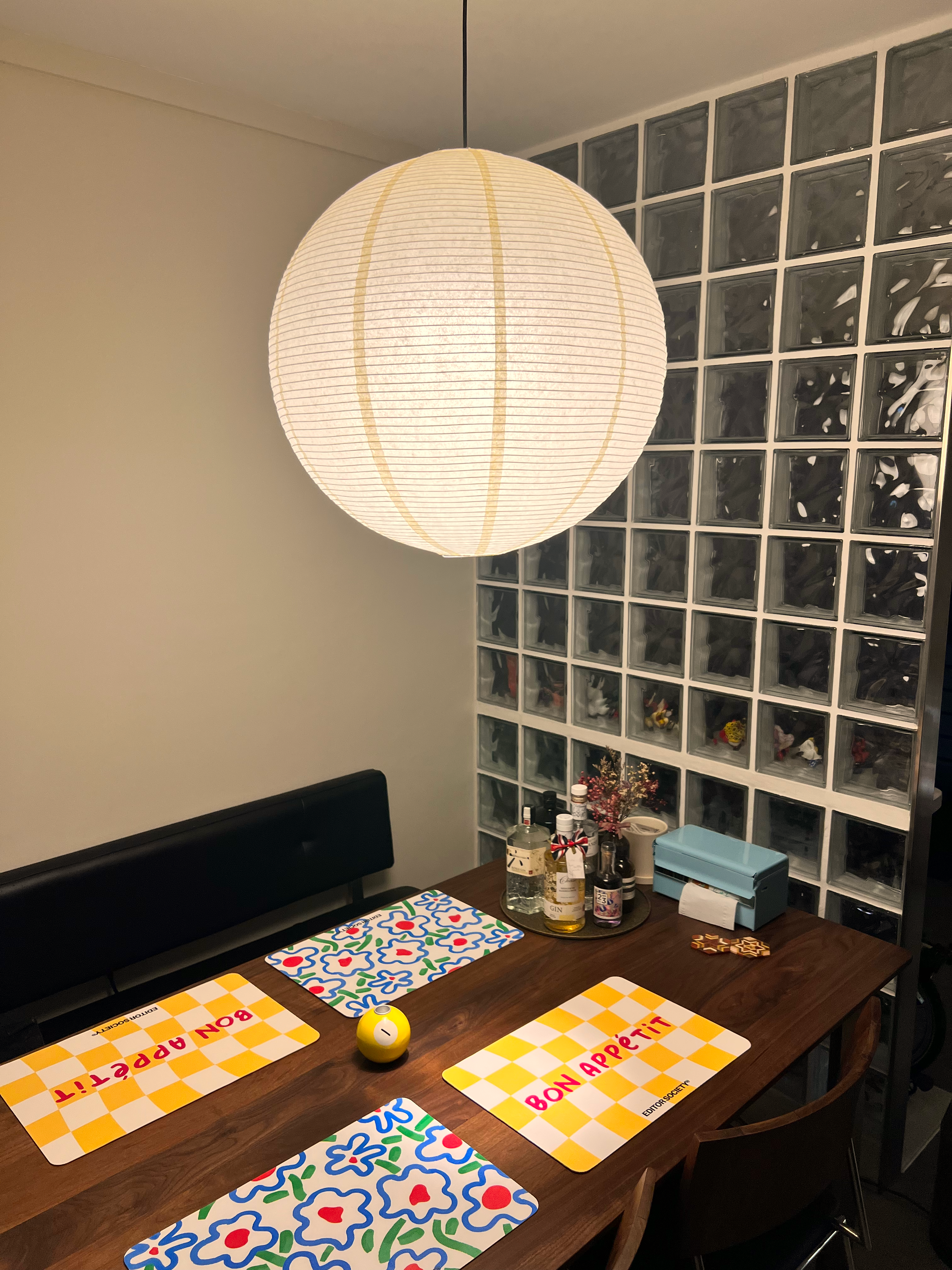 It’s-a-vibe-✨-2-monkeys-use-lights-to-create-different-ambiences-🙉🙊