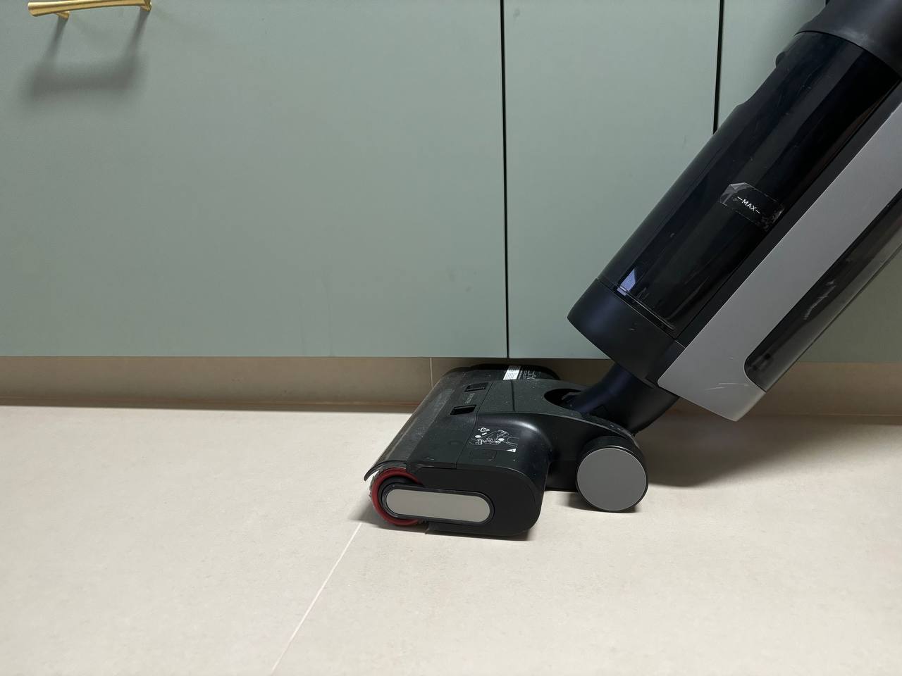 How we maximise countertop space in a fully equipped Green Kitchen - Dust-free vacuum cleaner, black and silver design