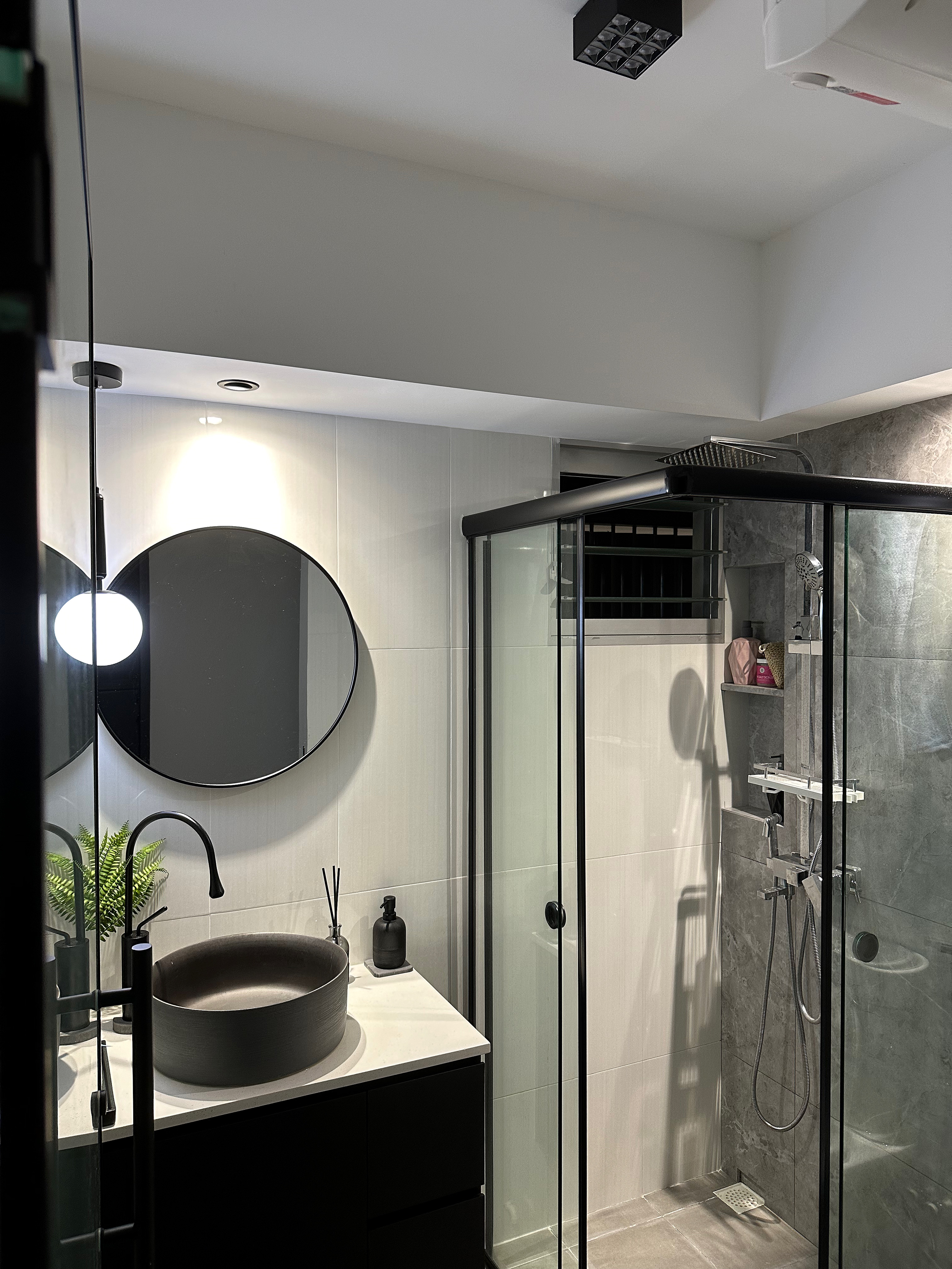 A-modern,-cozy-toilet-that-invites-and-motivates.