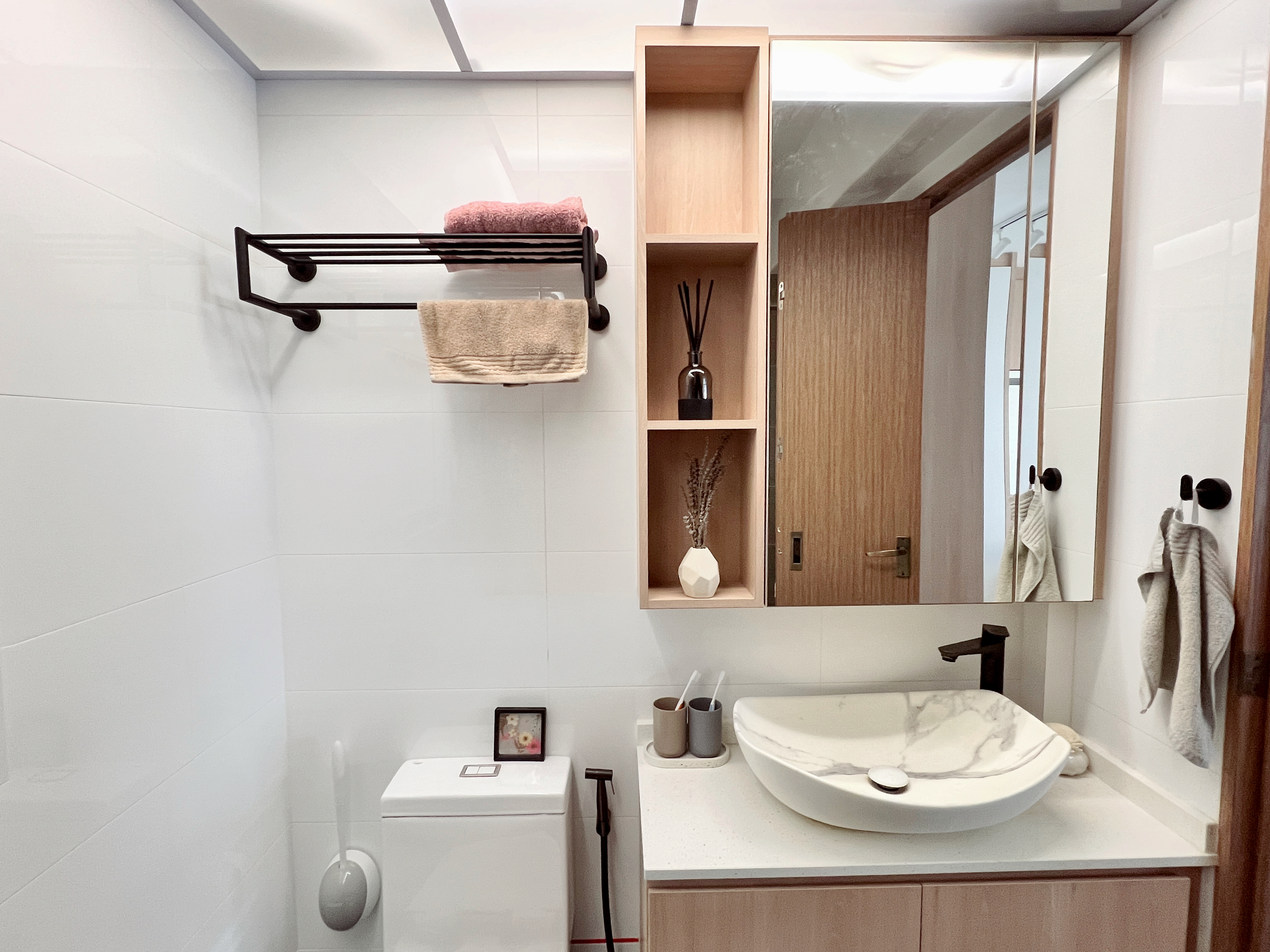 Budget-Toilet-Renovation-Under-$1K!!-🛀🏼