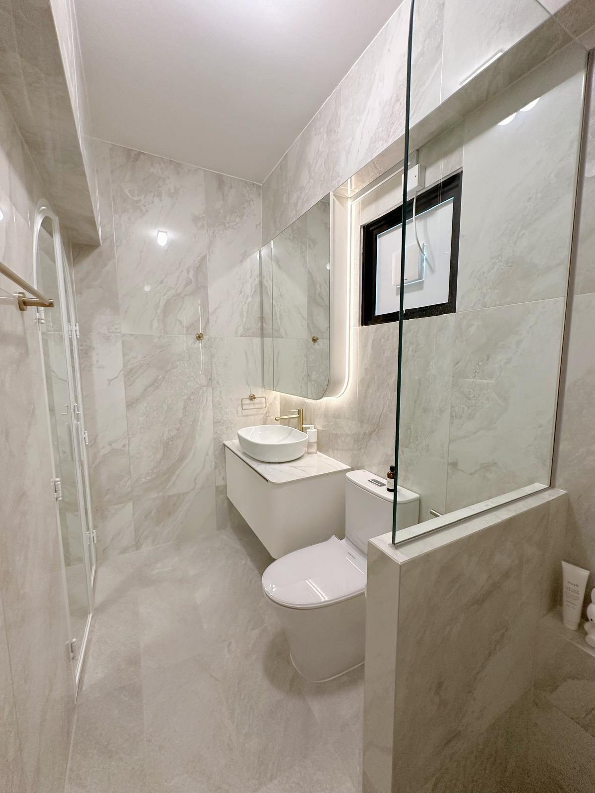 Master bath: Recreating the luxe hotel experience (w a hidden feature) - White marble tiles, modern design, sleek sink, glass