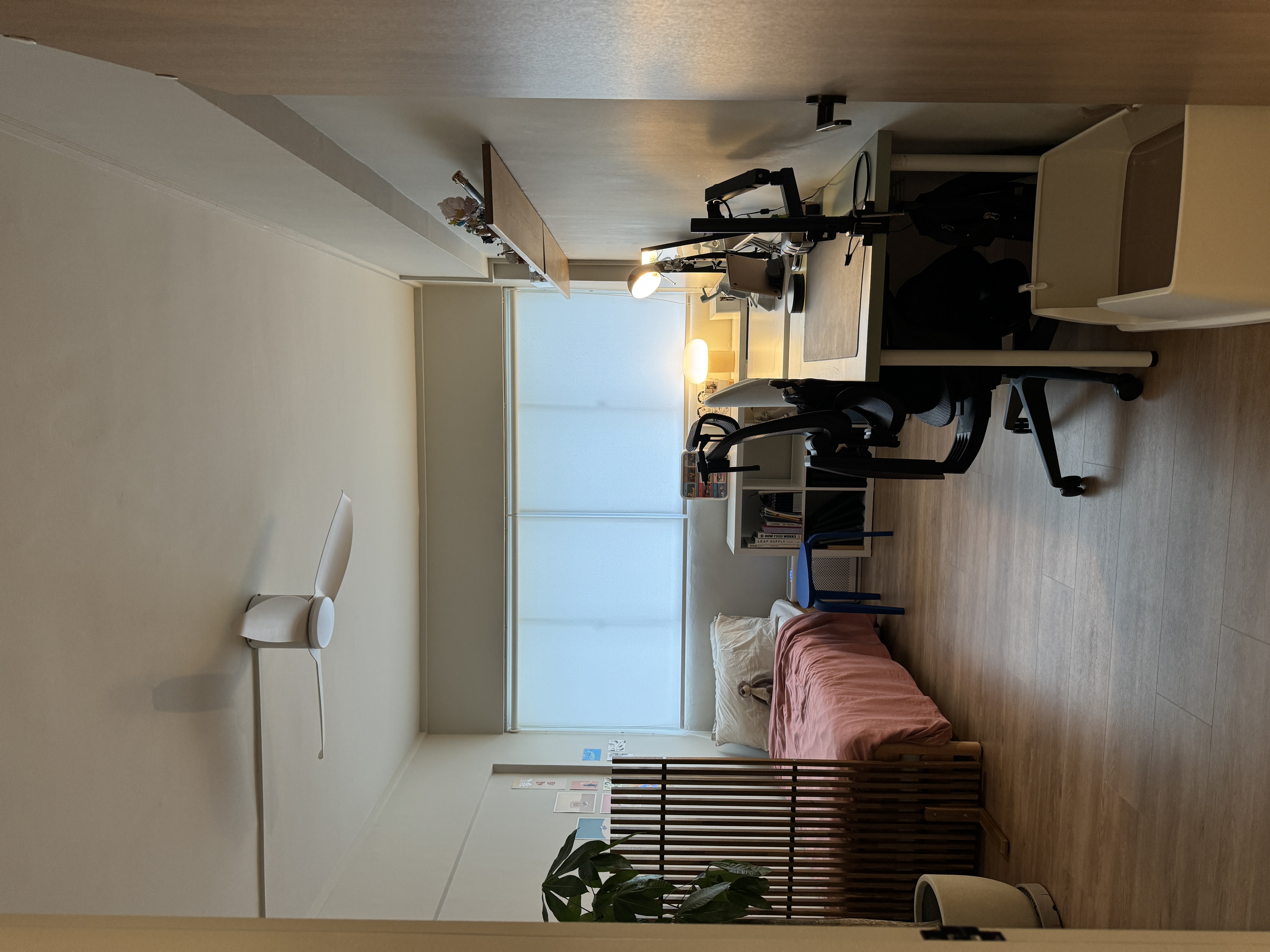 Creating the Perfect Guest Room: A Blend of Comfort and Style - Modern minimalist workspace, sleek desk, ergonomic chair