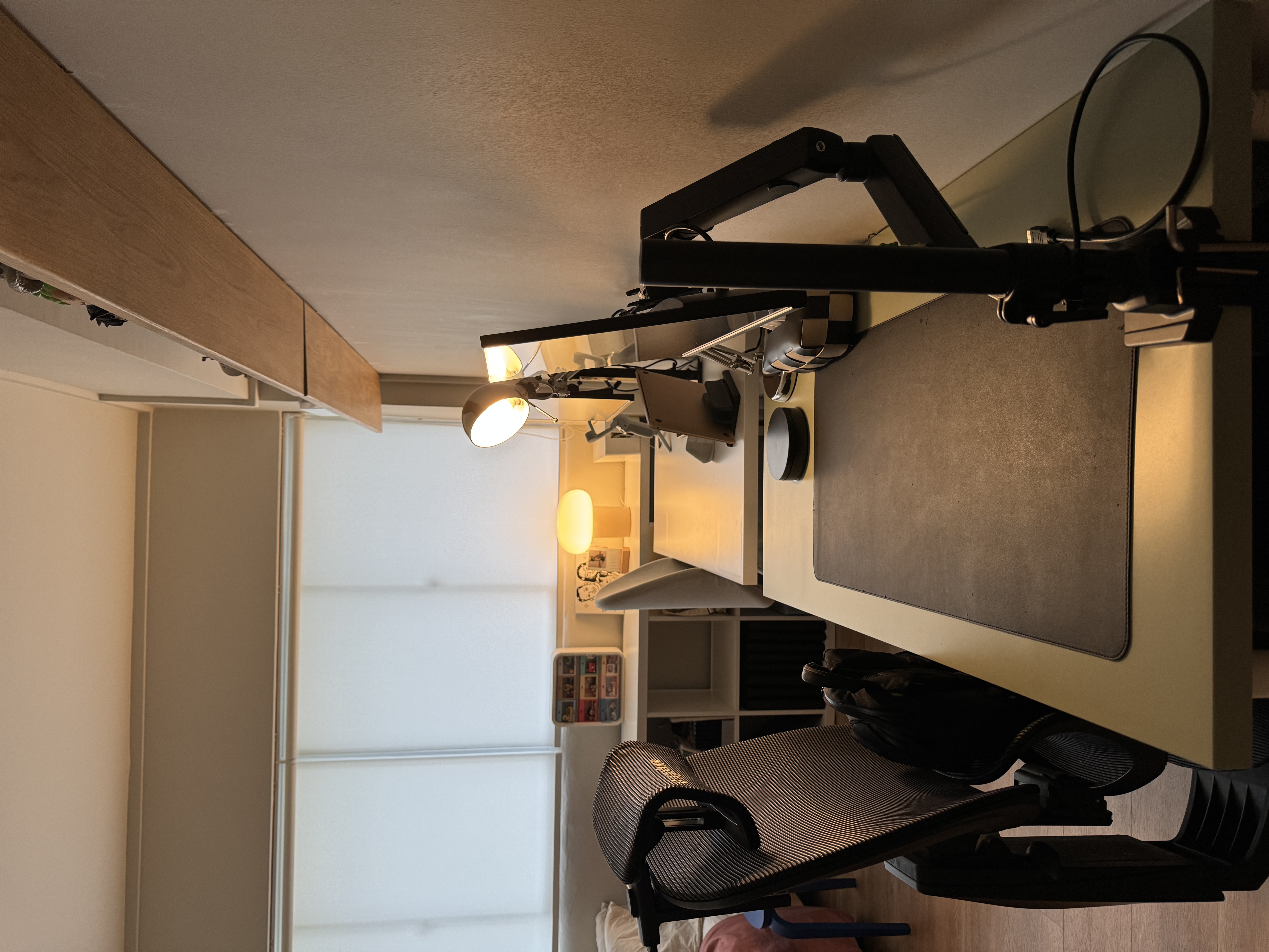 Creating the Perfect Guest Room: A Blend of Comfort and Style - desk, workspace, study area, home office, ergonomic chair