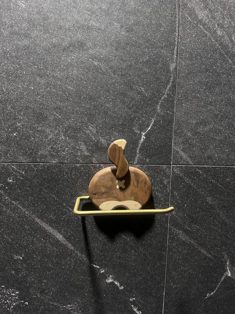 Modern Elegance in the Bathroom: A Blend of Style and Function - Wooden kitchen utensil holder, black marble tiles, rustic