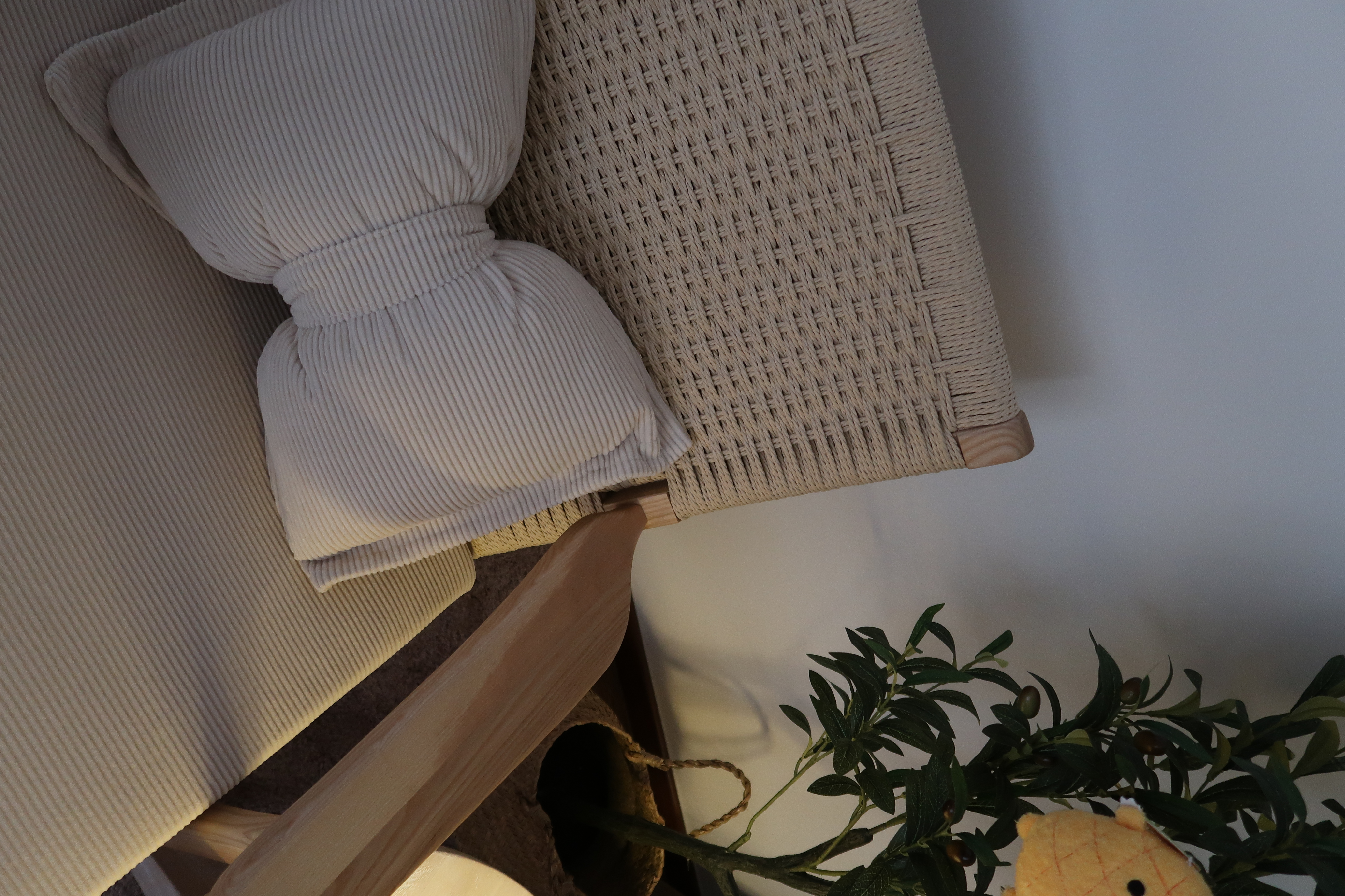 Styling my cosy corner with rustic look 🎀 - Wicker chair, beige cushions, wooden armrest, cozy seating, soft lighting