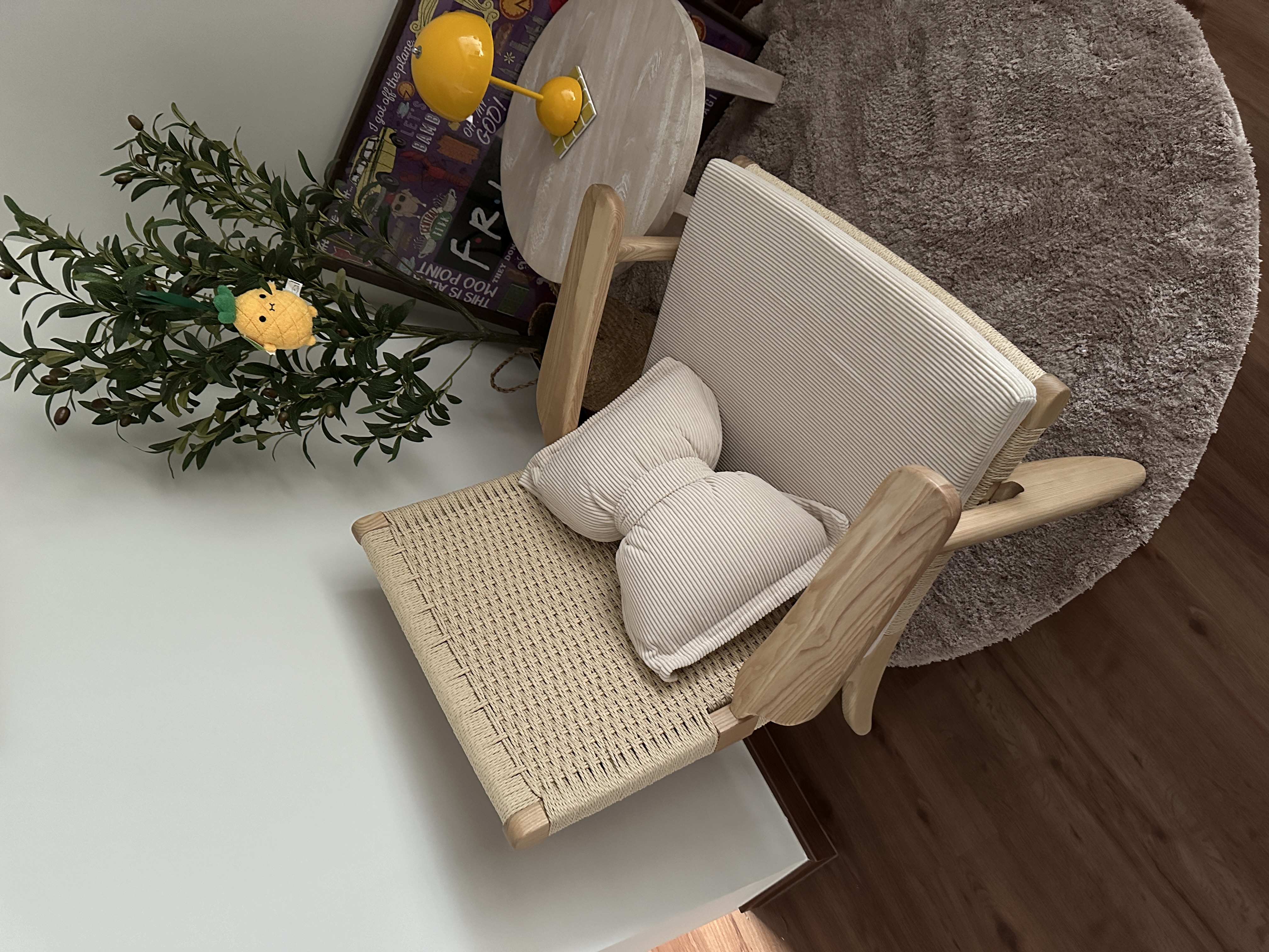 Styling my cosy corner with rustic look 🎀 - wicker chair, beige cushions, wooden armrests, small round table, yellow lamp