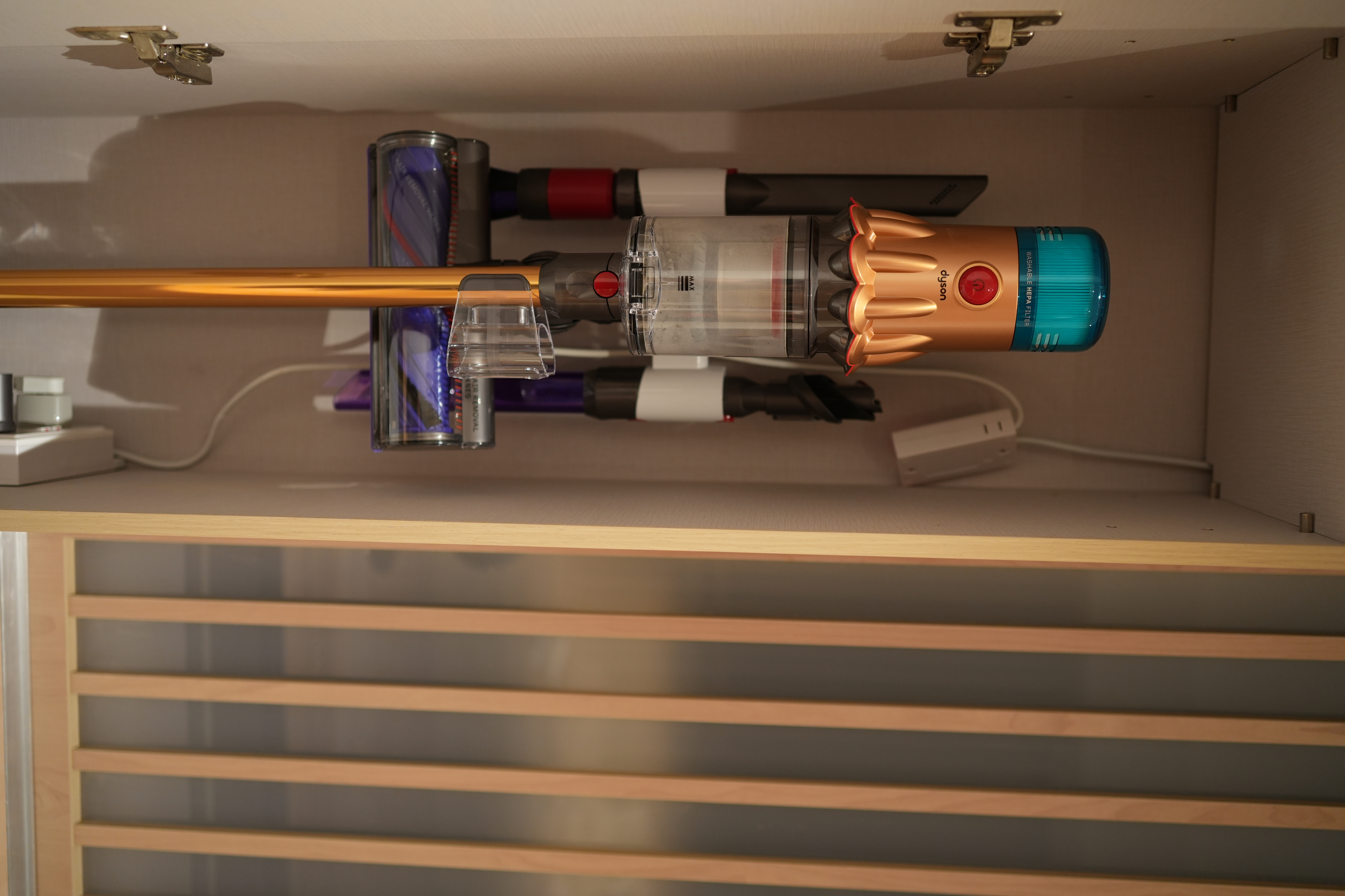 FAQ with @hitotema.home - Vacuum cleaner, vacuum cleaner head, blue and gold design, modern design, upright position