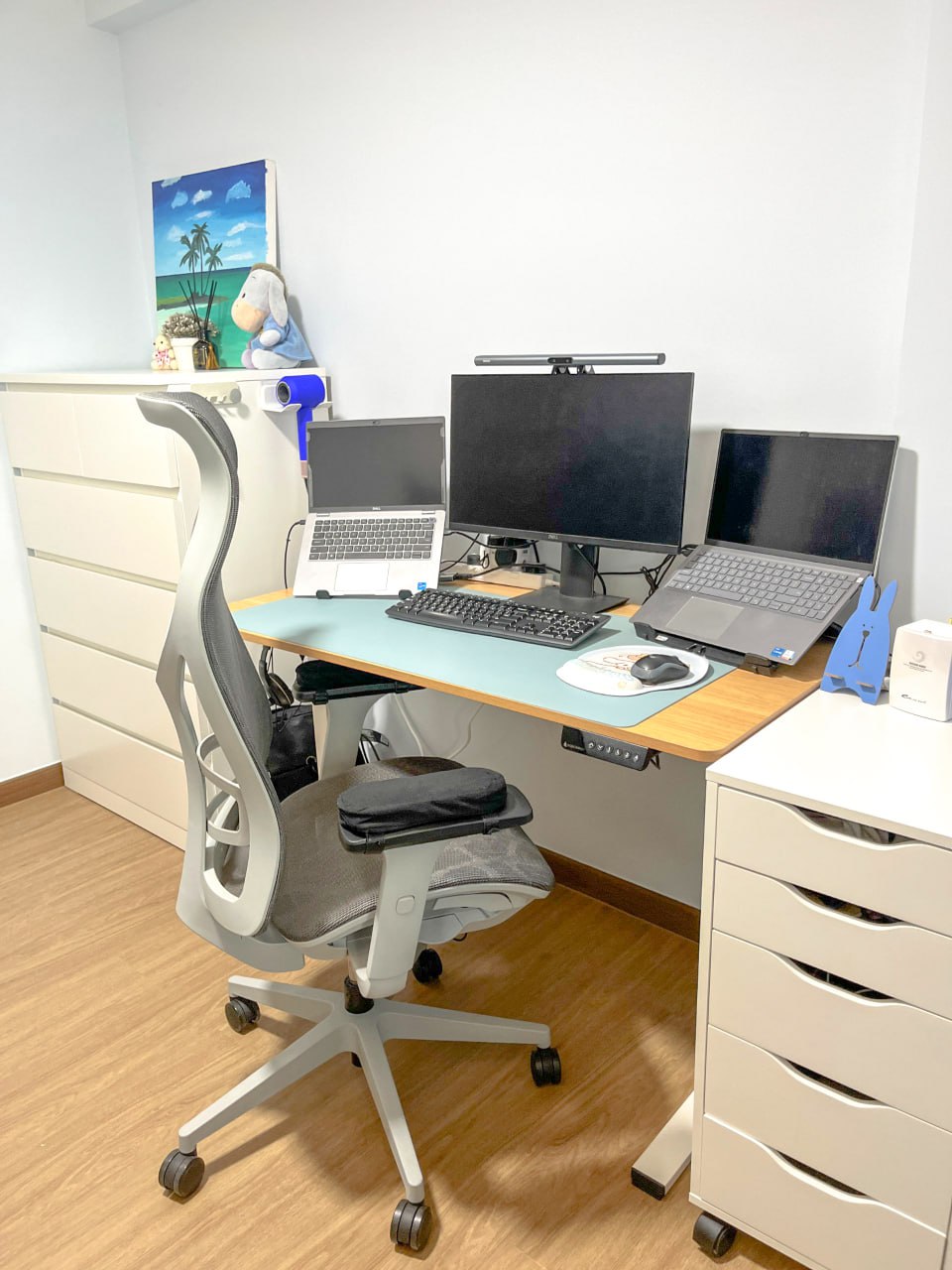 Home-Office:-White-vs-Black