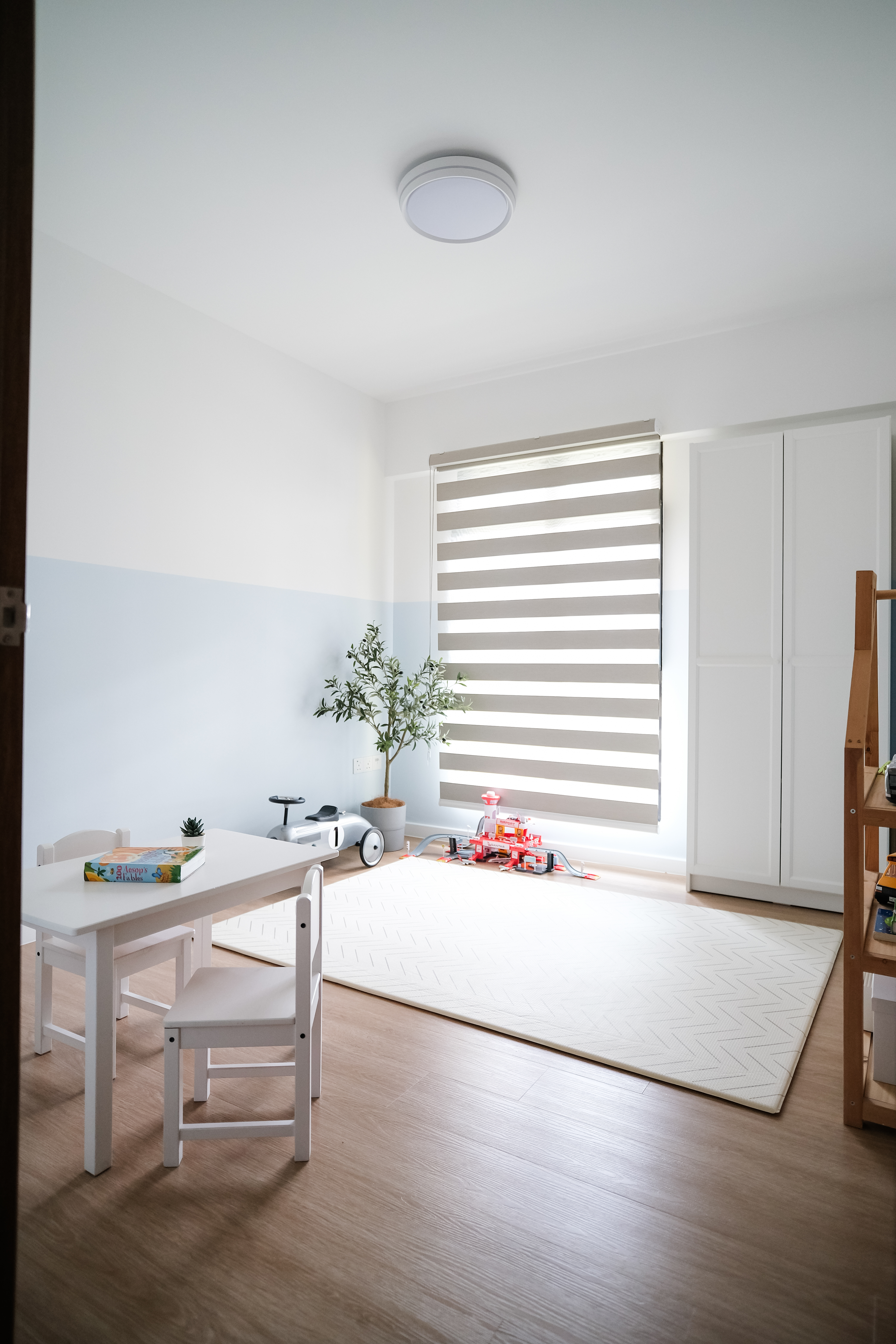 Playroom-Design-with-Loose-Furniture-for-Maximum-Space-and-Flexibility