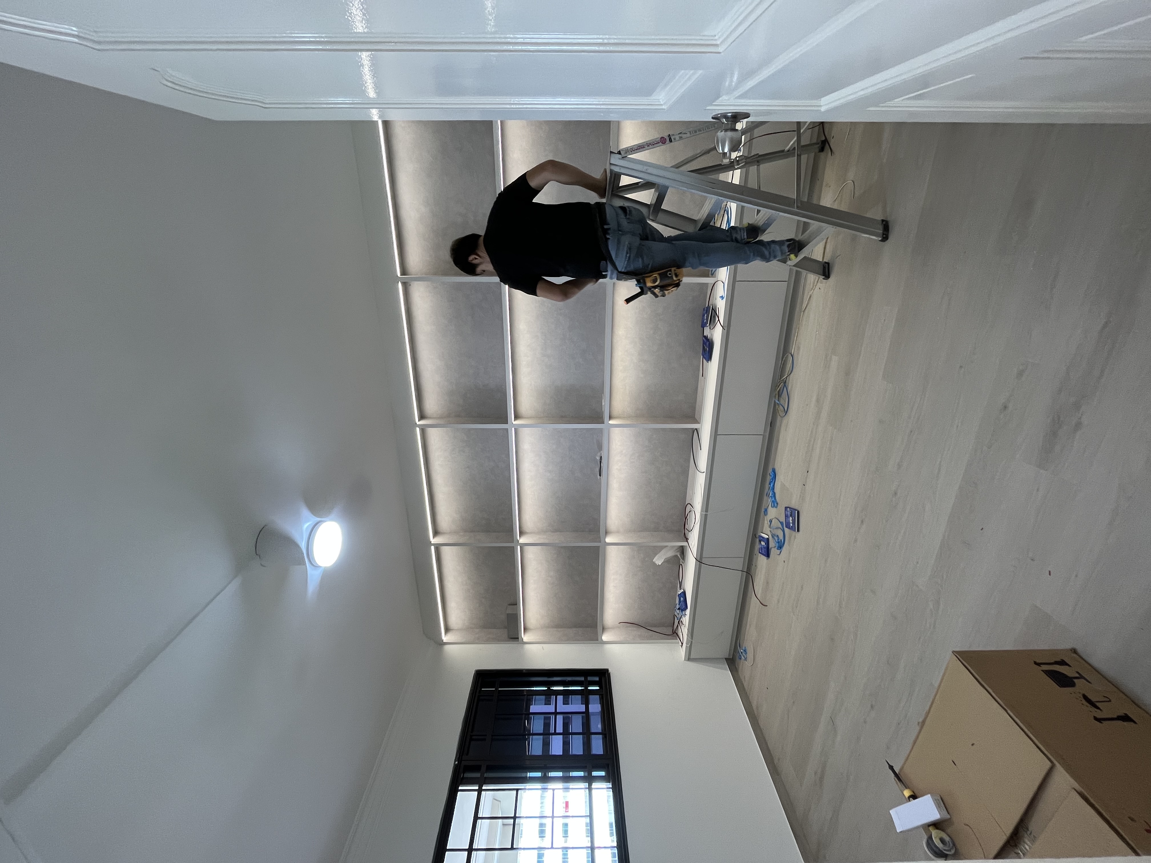 Design the display cabinet of your dreams - Interior renovation project underway, Ceiling installation in progress, Man