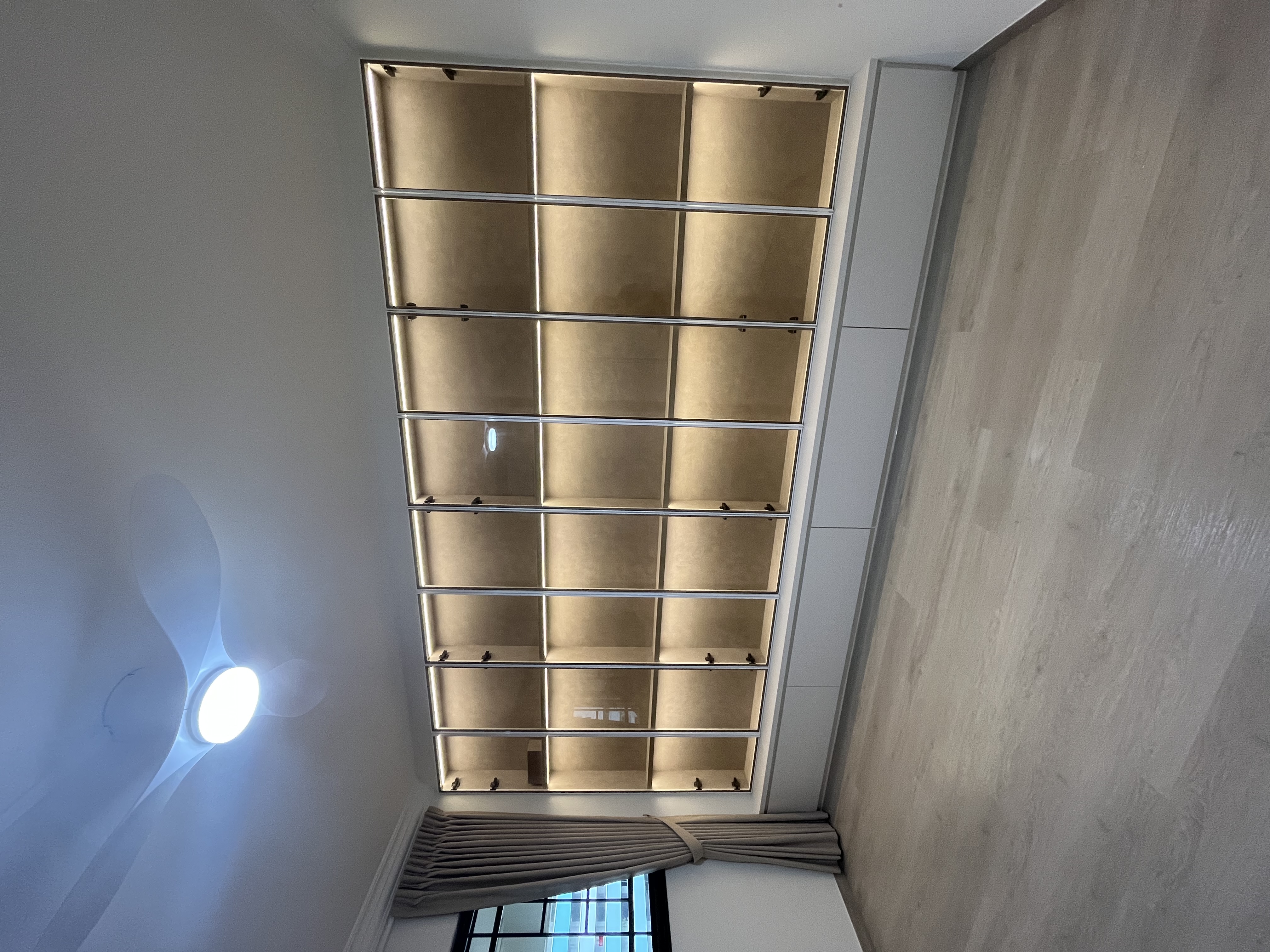 Design the display cabinet of your dreams - Modern ceiling with recessed lighting, minimalist design, open shelving, sleek