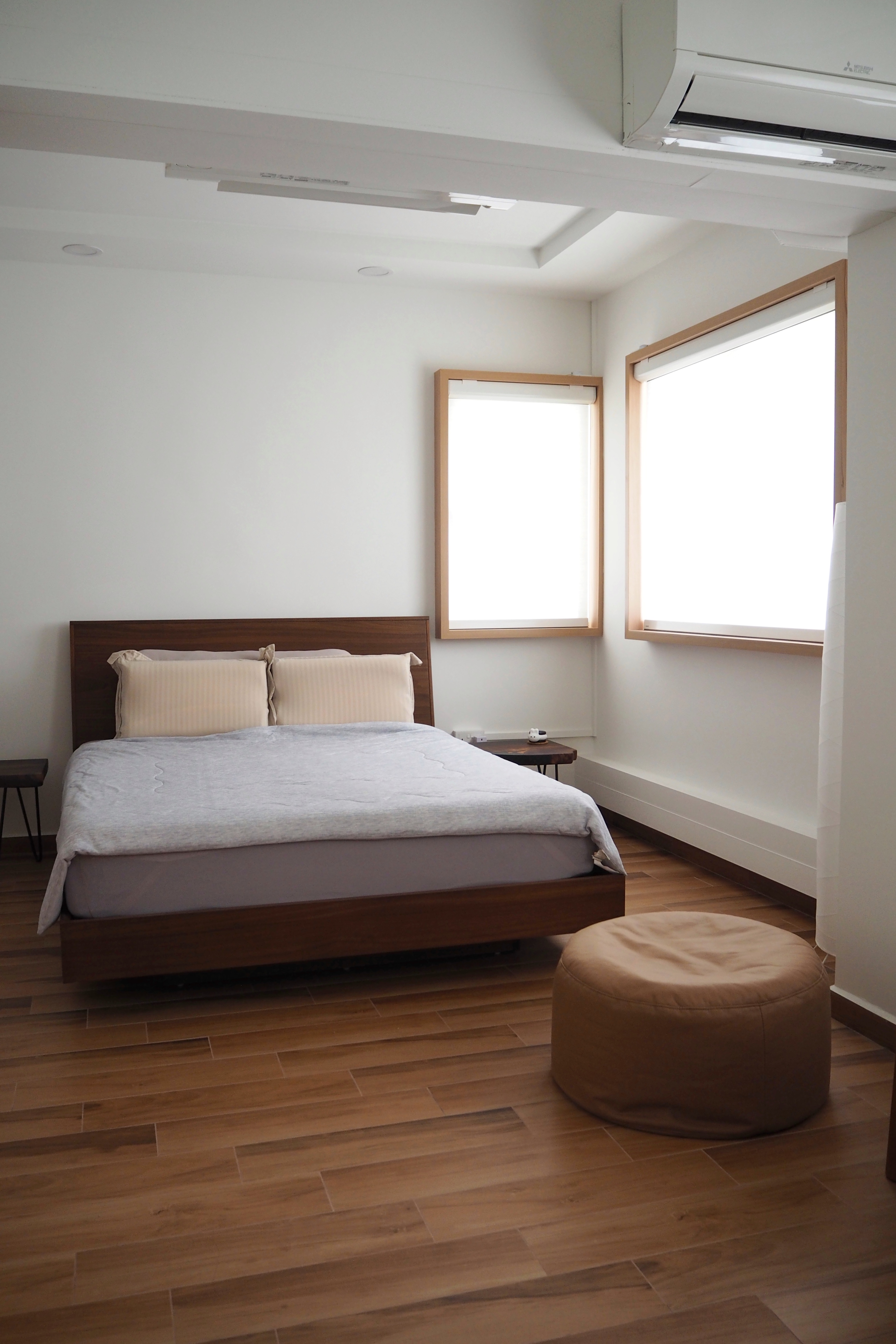 Transform-your-bedroom-with-this-DIY-‘Floating-Bed’-light-trick!