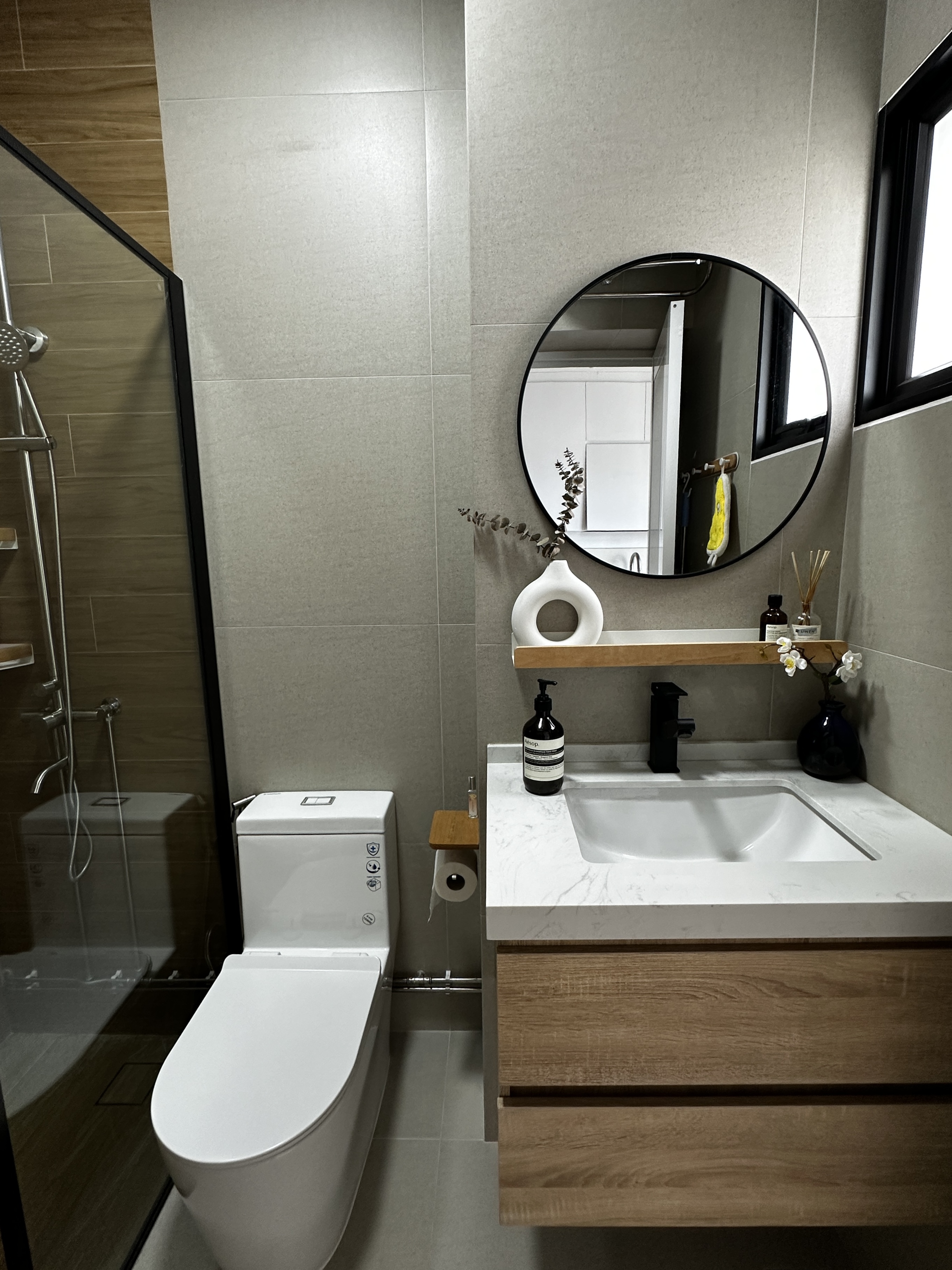 Our-Bathroom:-How-we-remodeled-our-bathroom-with-no-carpentry!-