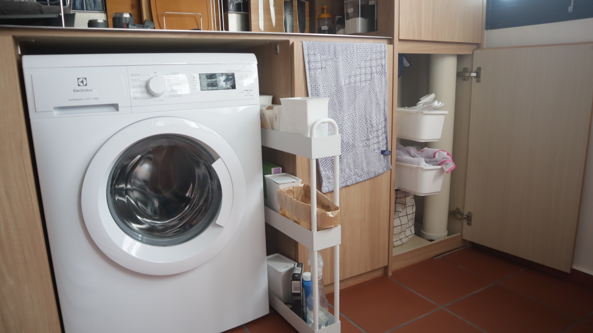 shared space within the kitchen for laundry works-simple and nifty! - Washing machine, front-loading, white, modern, kitchen