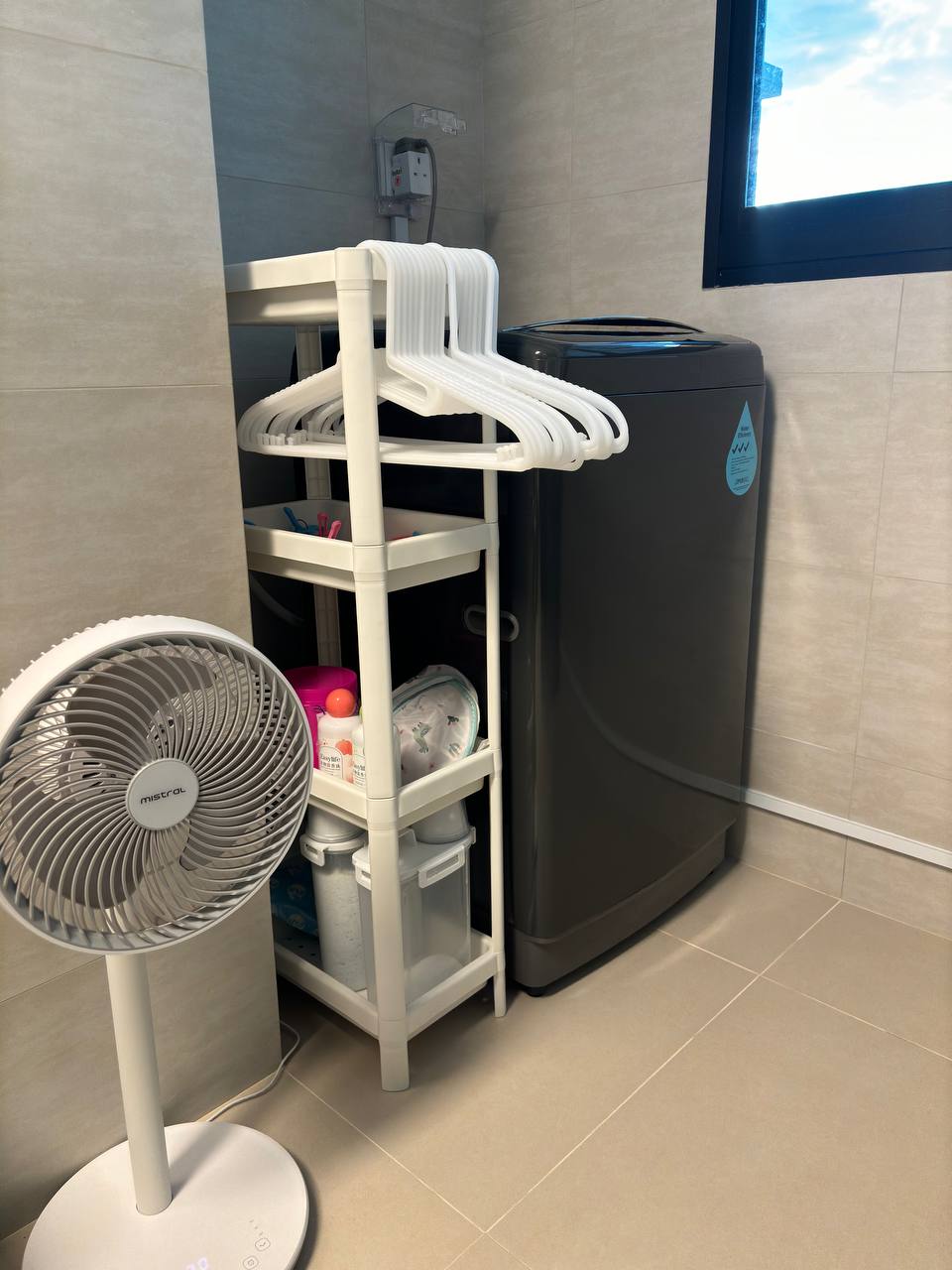 Simple-&-clutter-free-Service-Yard-with-zero-built-ins