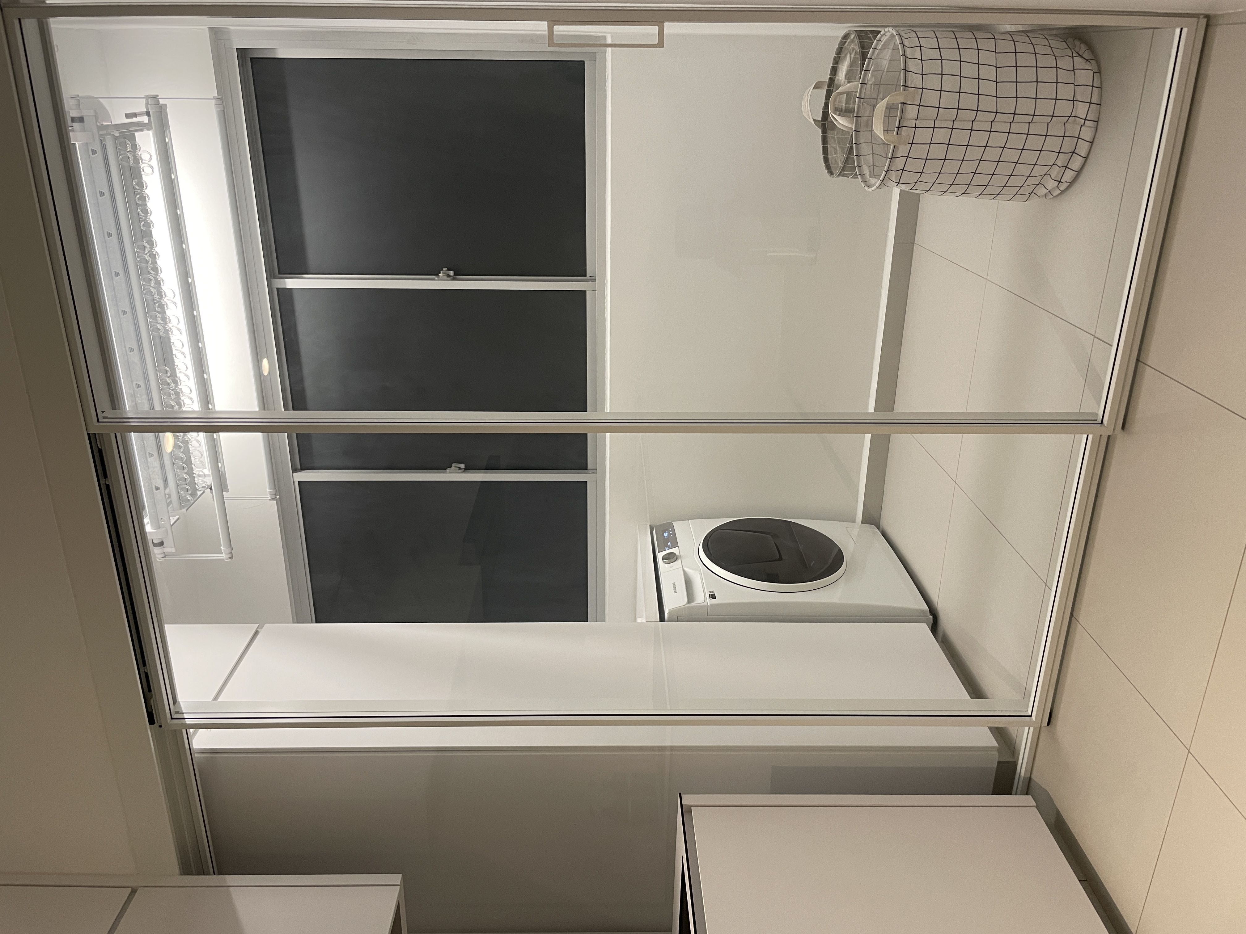 Service Yard: Clean, Spacious and Minimalist  - smart home, laundry room, modern design, minimalist decor, utility space