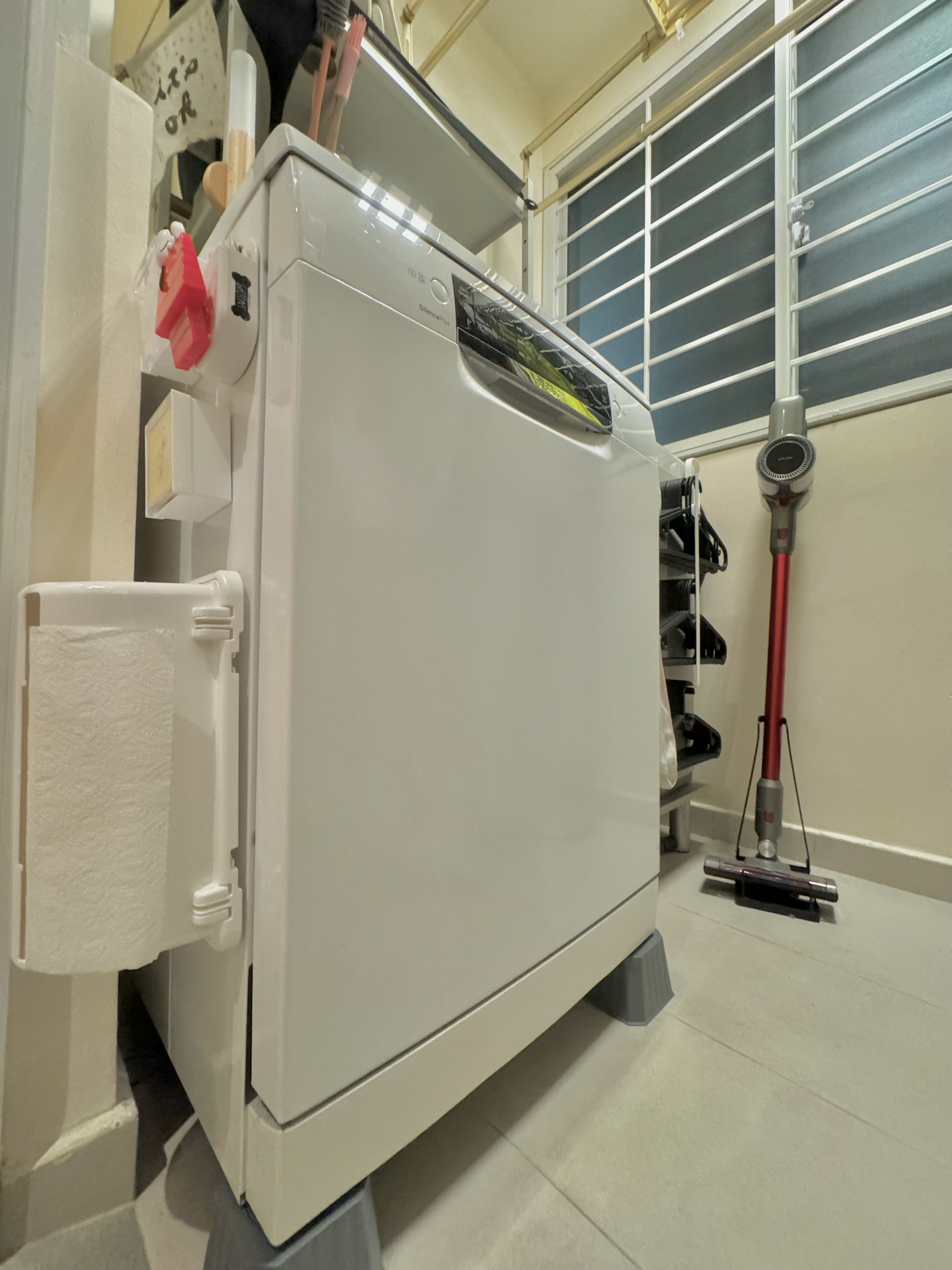 #NoRegrets Home Appliances - Dust-free washer, white front-loading, built-in dryer, window blinds, laundry basket, vacuum