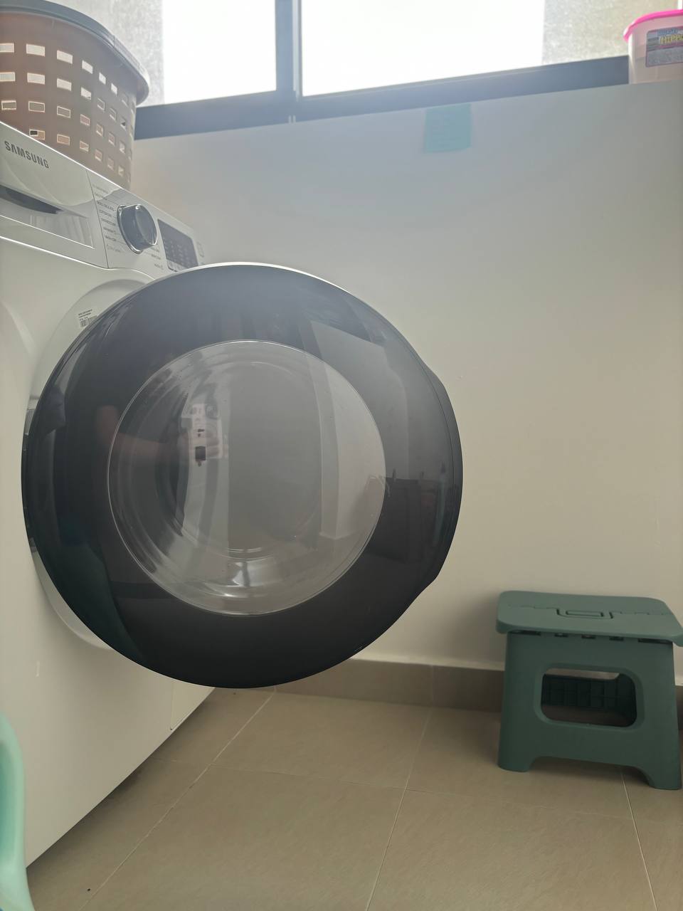From Zero to A Functional Serviceyard - Washing machine, front-loading, stainless steel, transparent door, indoor setting