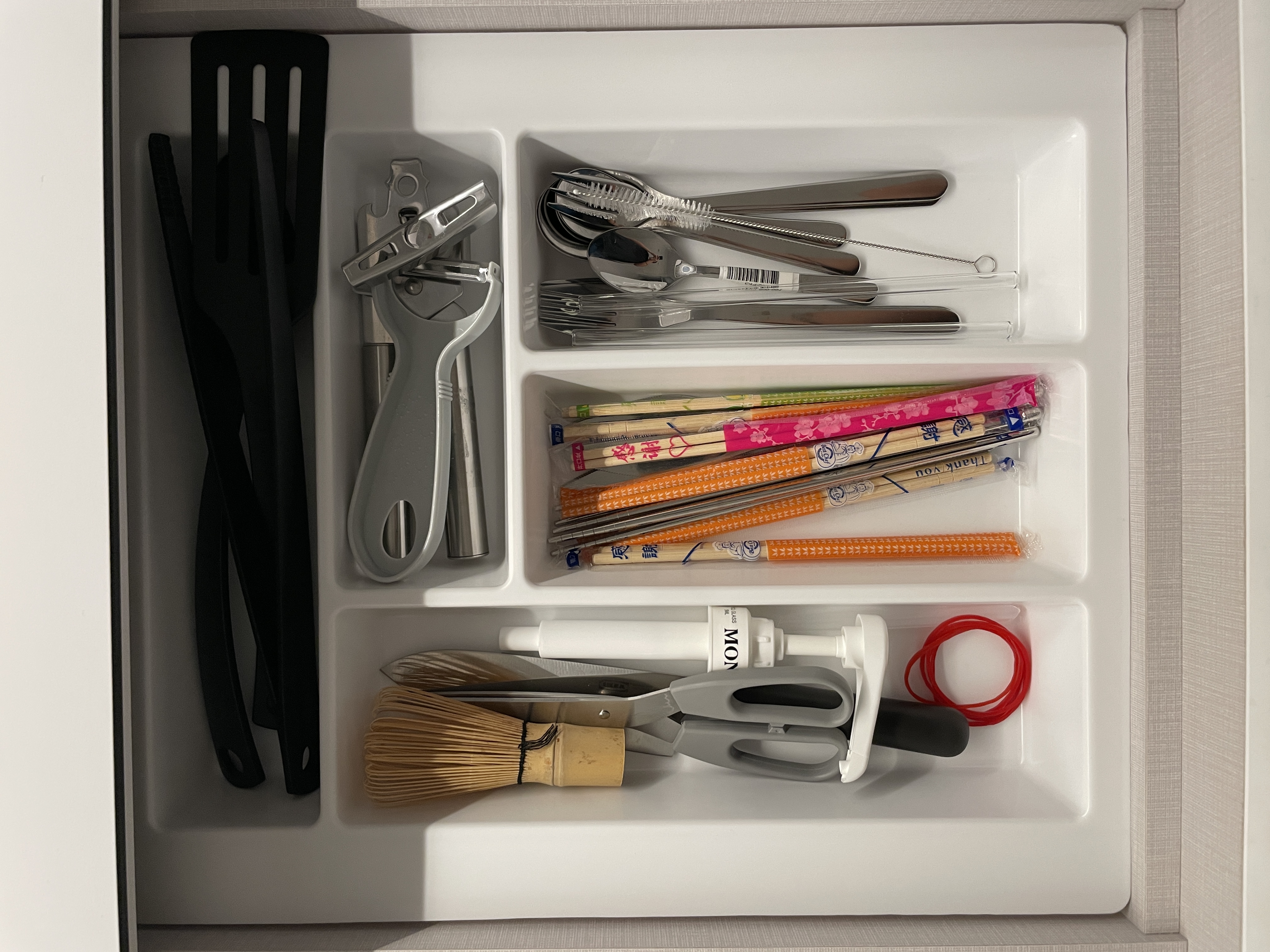 Kitchen Organization: Organize A Minimalist Full-White Kitchen - silverware, chopsticks, forks, knives, spatulas, basting