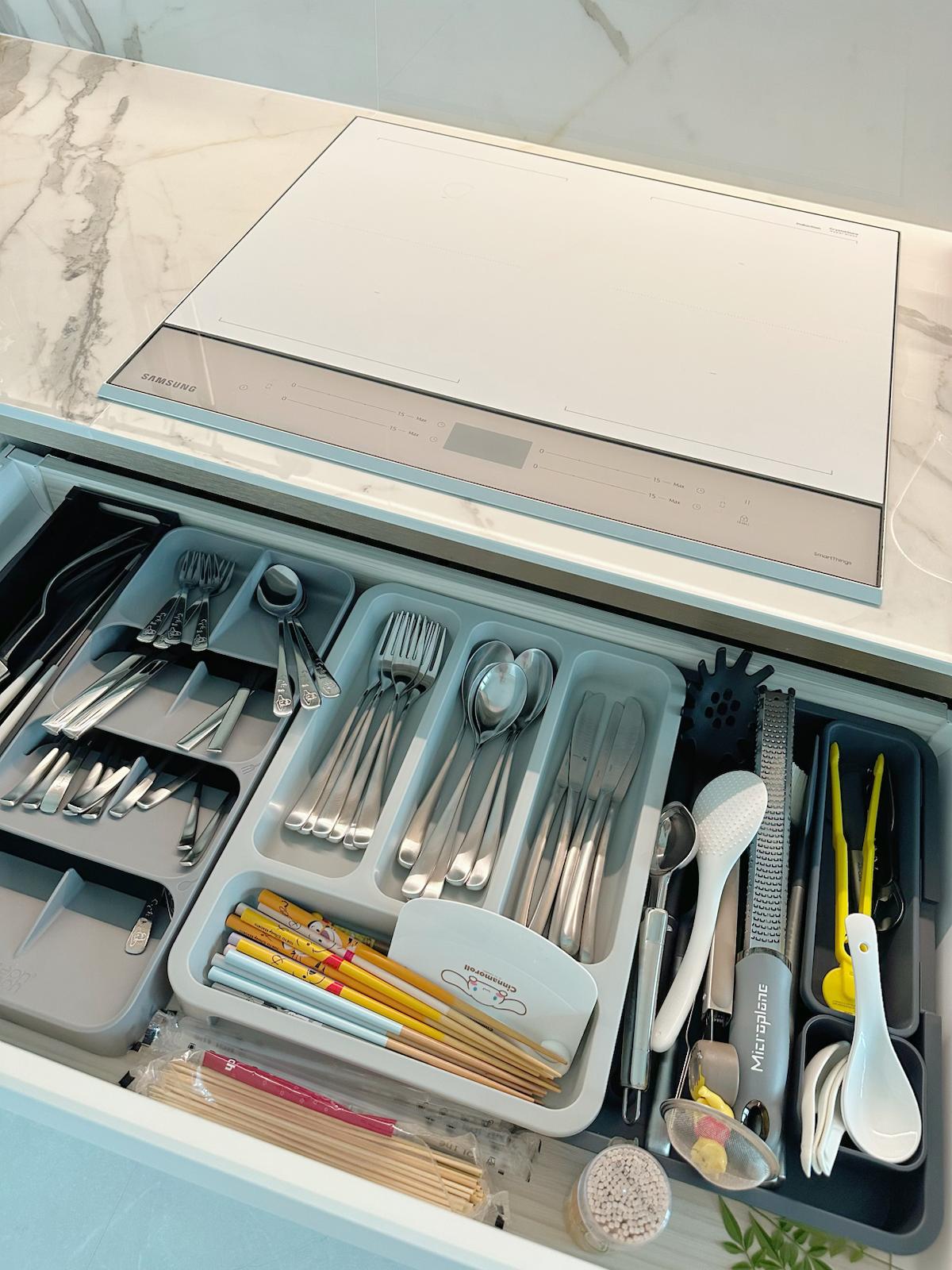 Kitchen Organisation: Tidy & practical - Kitchen utensils, neatly organized, stainless steel, drawer, glassware, forks